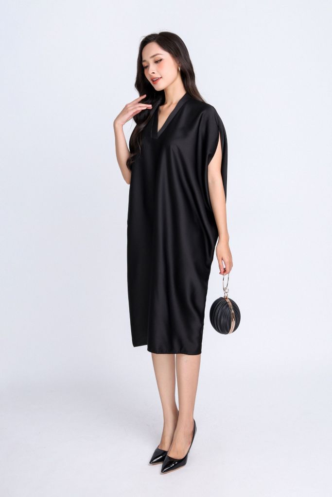 FDP33072 - Đầm dạo phố vải lụa satin dáng bom cổ V tay liền vai chờm kèm hoa cài áo trang trí - PANTIO