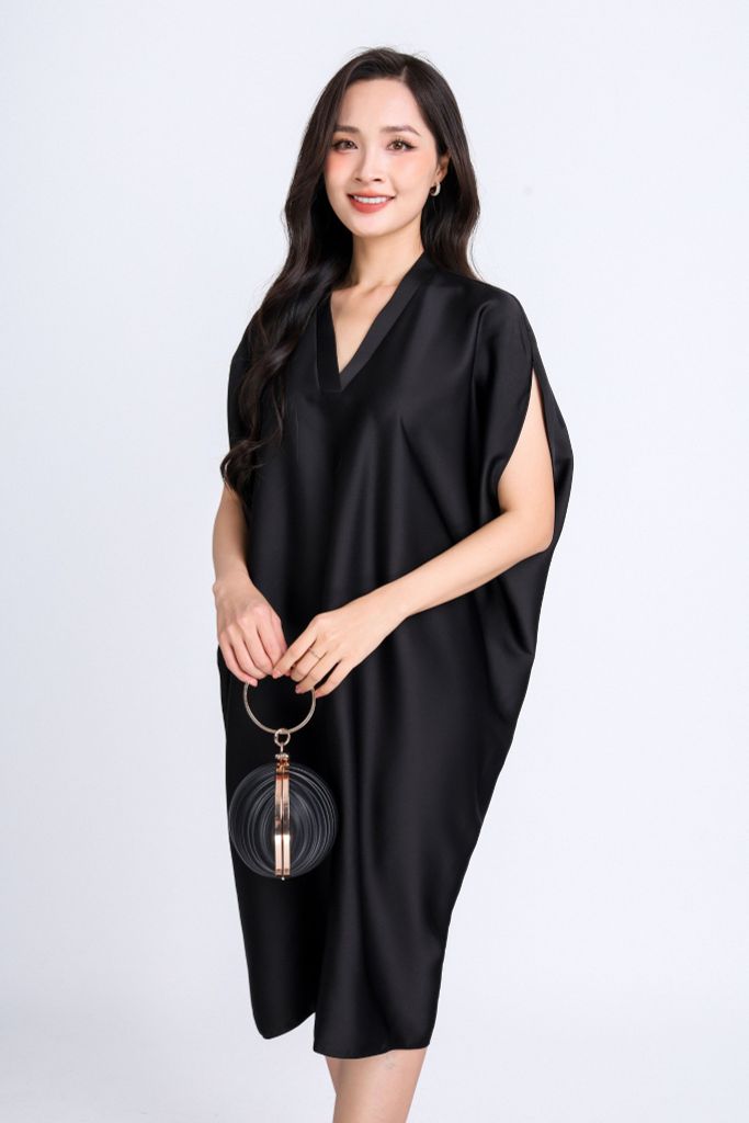 FDP33072 - Đầm dạo phố vải lụa satin dáng bom cổ V tay liền vai chờm kèm hoa cài áo trang trí - PANTIO