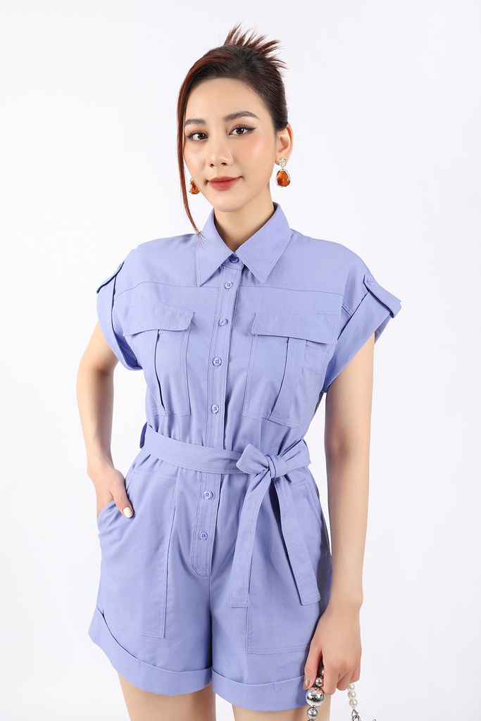 FJS1164 - Jumpsuit dạo phố vải linen dáng suông cổ đức vai chờm tay liền thân phối túi hộp kèm đai tạo kiểu - PANTIO