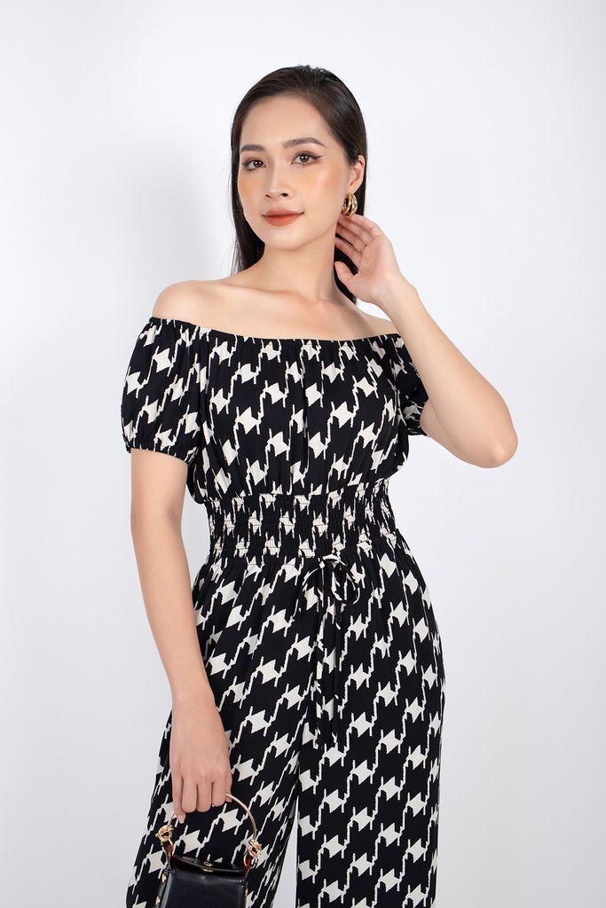 FJS3133 - Jumpsuit dạo phố vải lụa dáng ôm vai trễ đai eo chạy smocking quần ống đứng - PANTIO