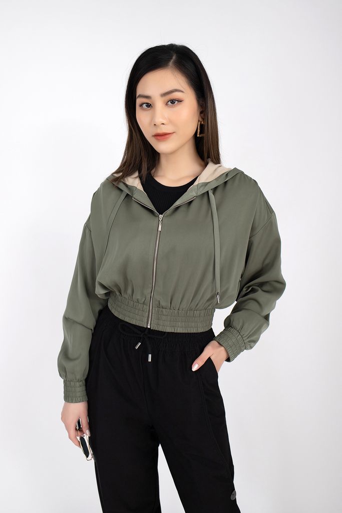 FKM7654 - Áo khoác chất liệu lụa bóng dáng croptop có mũ bo đai - PANTIO