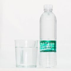 Thùng Nước Núi Lửa Jeju 530ml