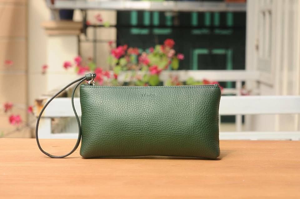 MABEL CLUTCH - CLUTCH CẦM TAY KHÓA KÉO NỮ BẰNG DA THẬT MÀU RÊU- FQ19-62