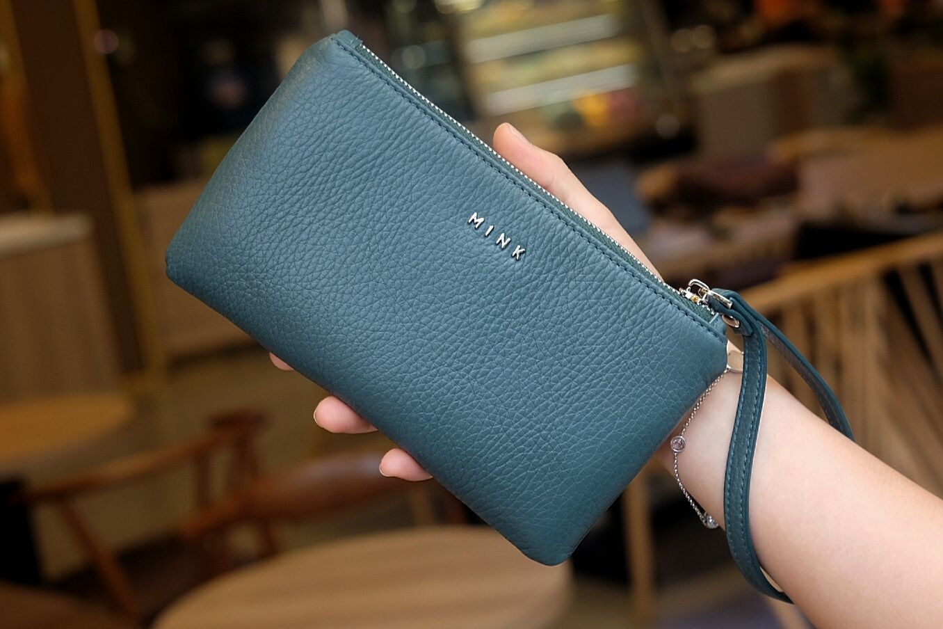 KANDY Clutch cầm tay da bò thật màu xanh cổ vịt IY01-72