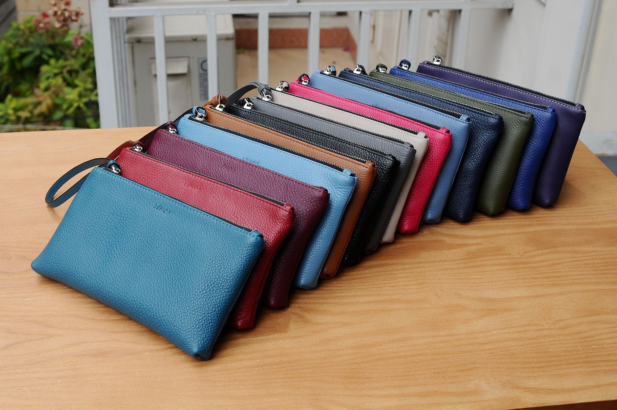 MABEL CLUTCH - CLUTCH CẦM TAY KHÓA KÉO NỮ BẰNG DA THẬT MÀU XANH DA TRỜI - FQ19-771