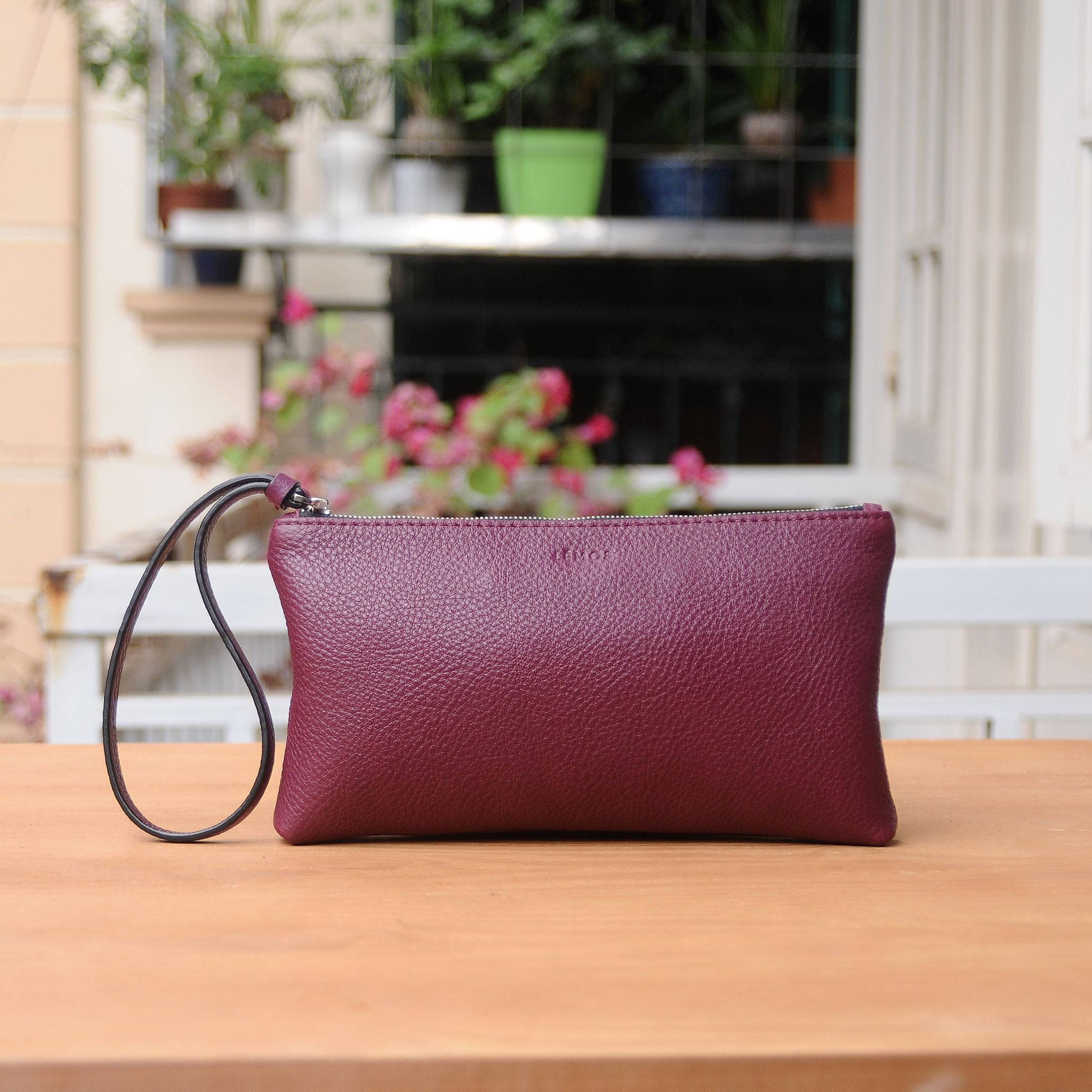 MABEL CLUTCH - CLUTCH CẦM TAY KHÓA KÉO NỮ BẰNG DA THẬT MÀU TÍM ĐỎ- FQ19-92