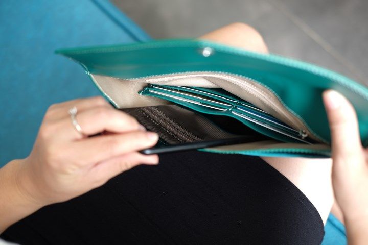 HERA – Tablet Clutch – IW05-2026
