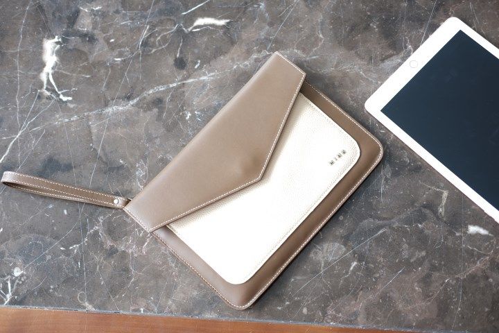 HERA – Tablet Clutch – IW05-2026