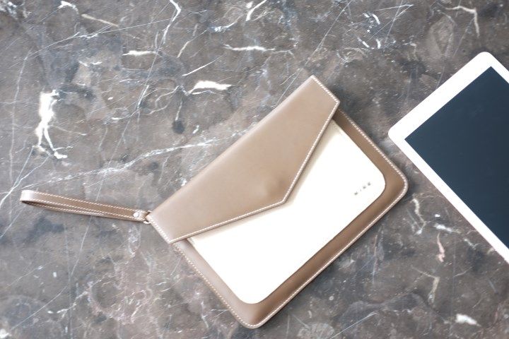 HERA – Tablet Clutch – IW05-2026