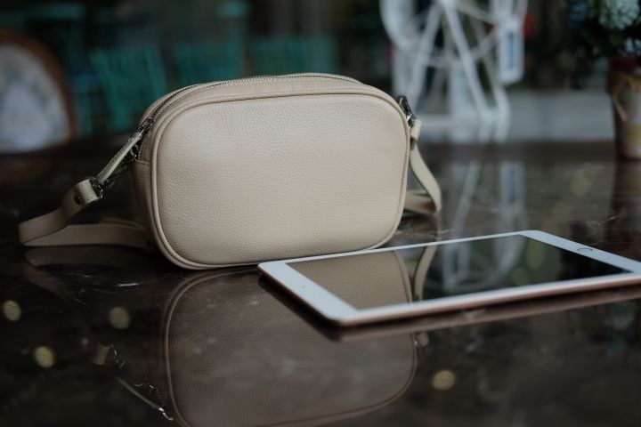 ELEGANT Crossbody Bag IW08-26