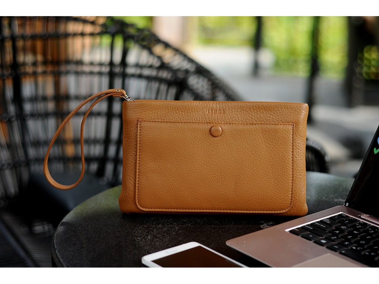 CLUTCH PLUS - IN NATURAL MILLED LEATHER - BROWN
