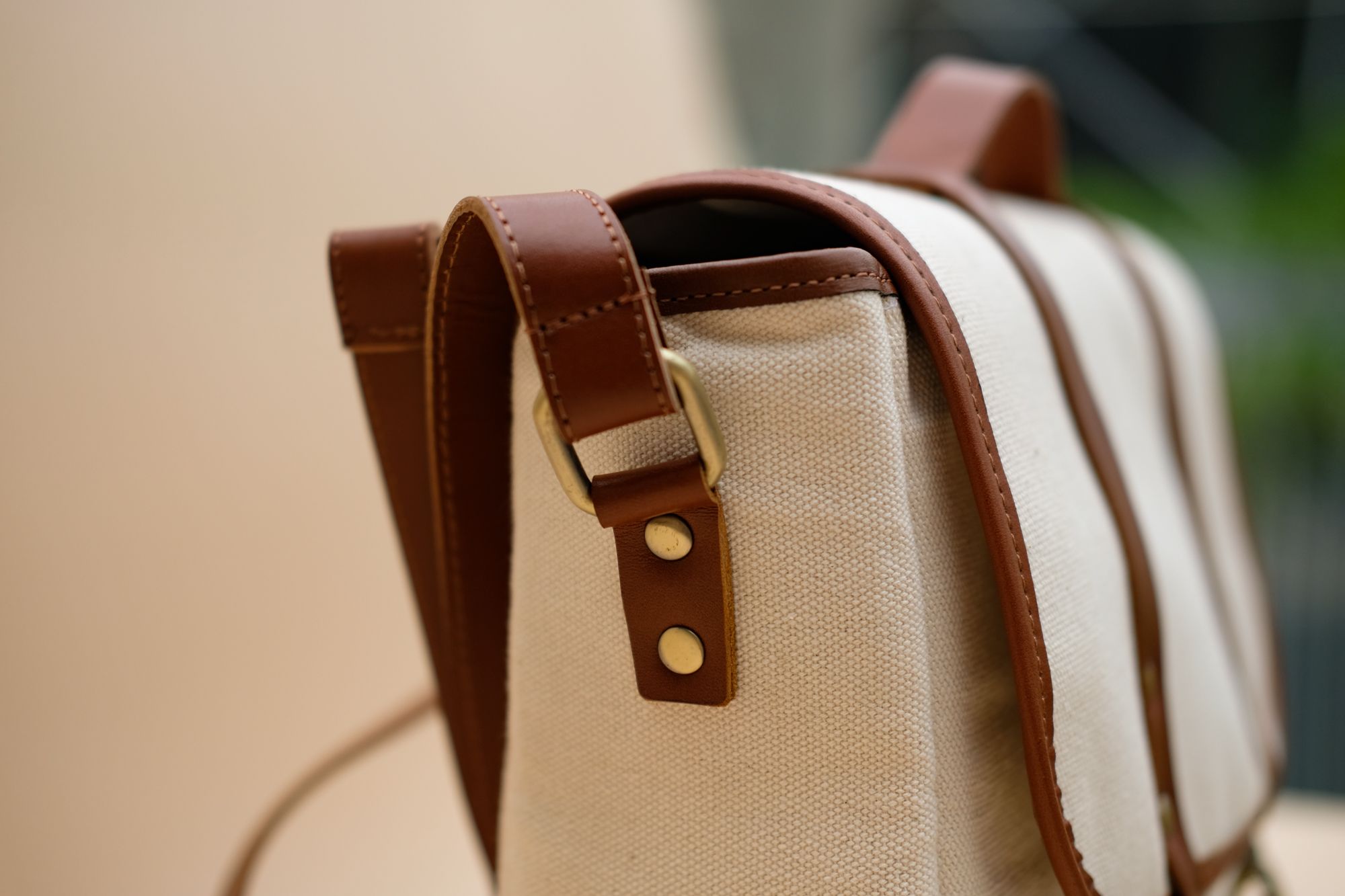 Túi Messenger M - Signature