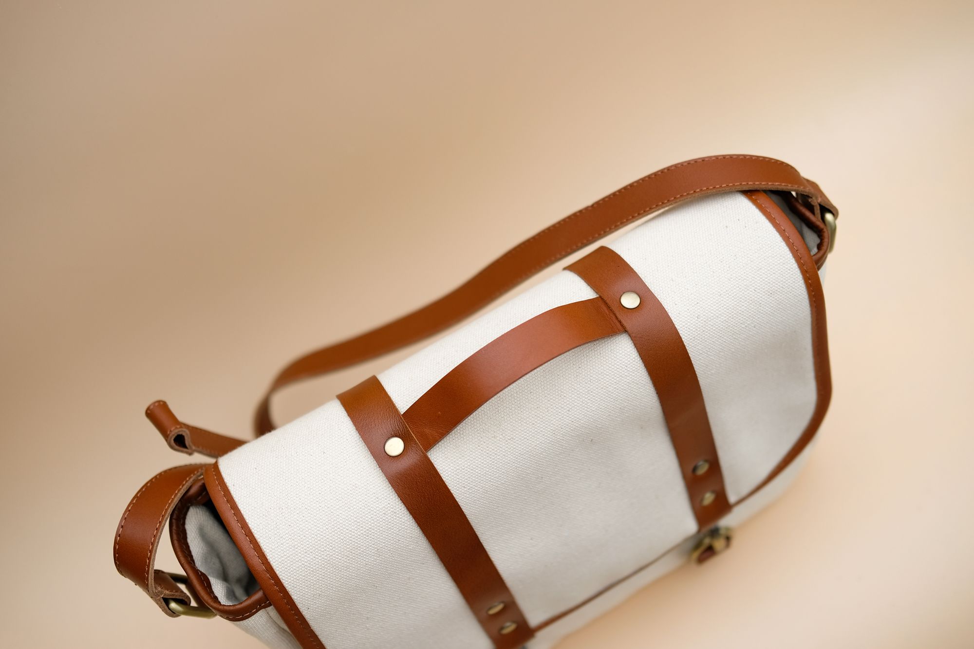 Túi Messenger M - Signature