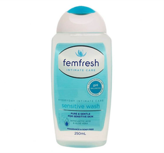 Dung dịch vệ sinh Femfresh Intimate Care Sensitive Wash màu xanh 250ml