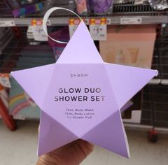 SET SỮA TẮM NGÔI SAO CHARM GLOW DUO SHOWER SET