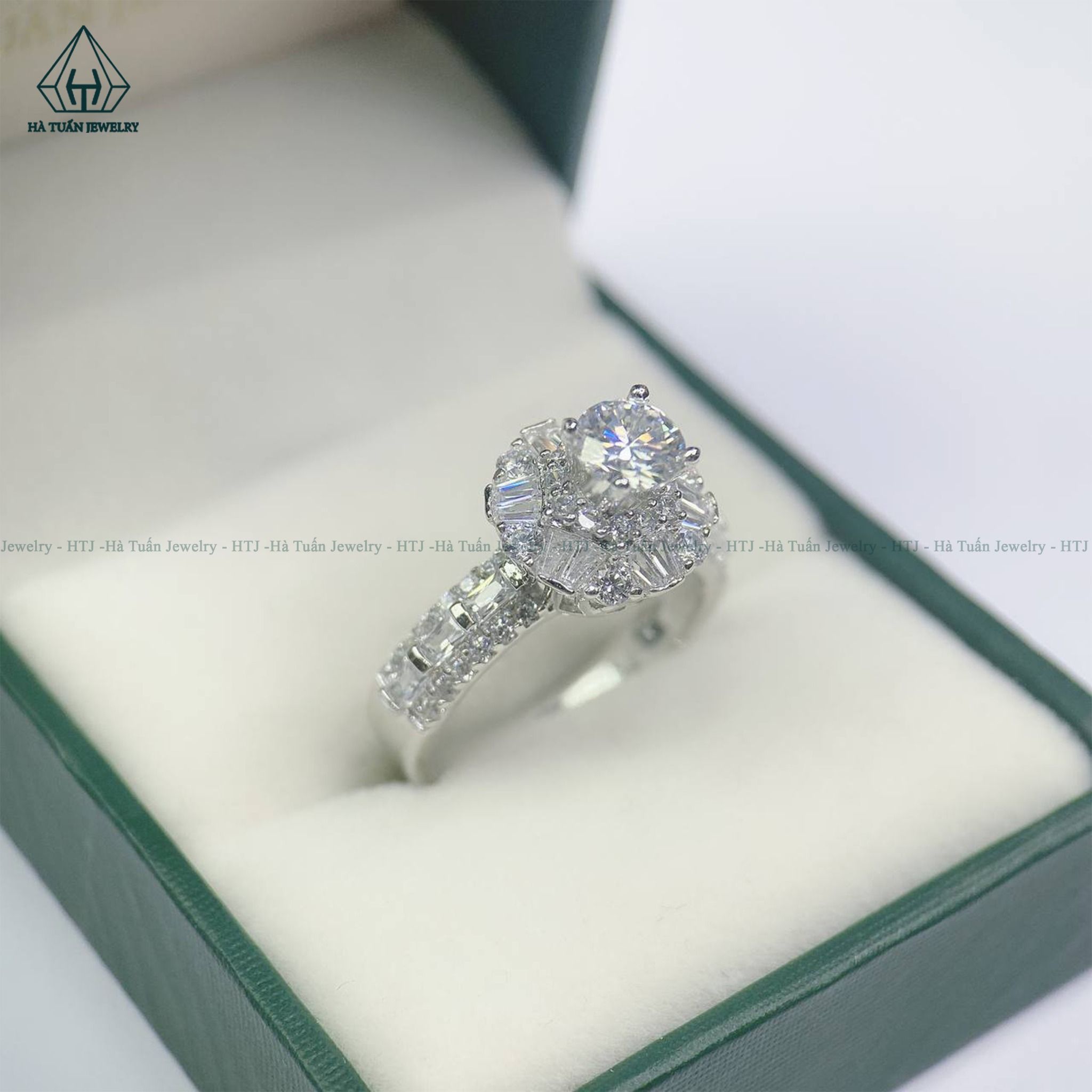 RX319 5.4mm Nhẫn nữ phối tấm baguette + tròn