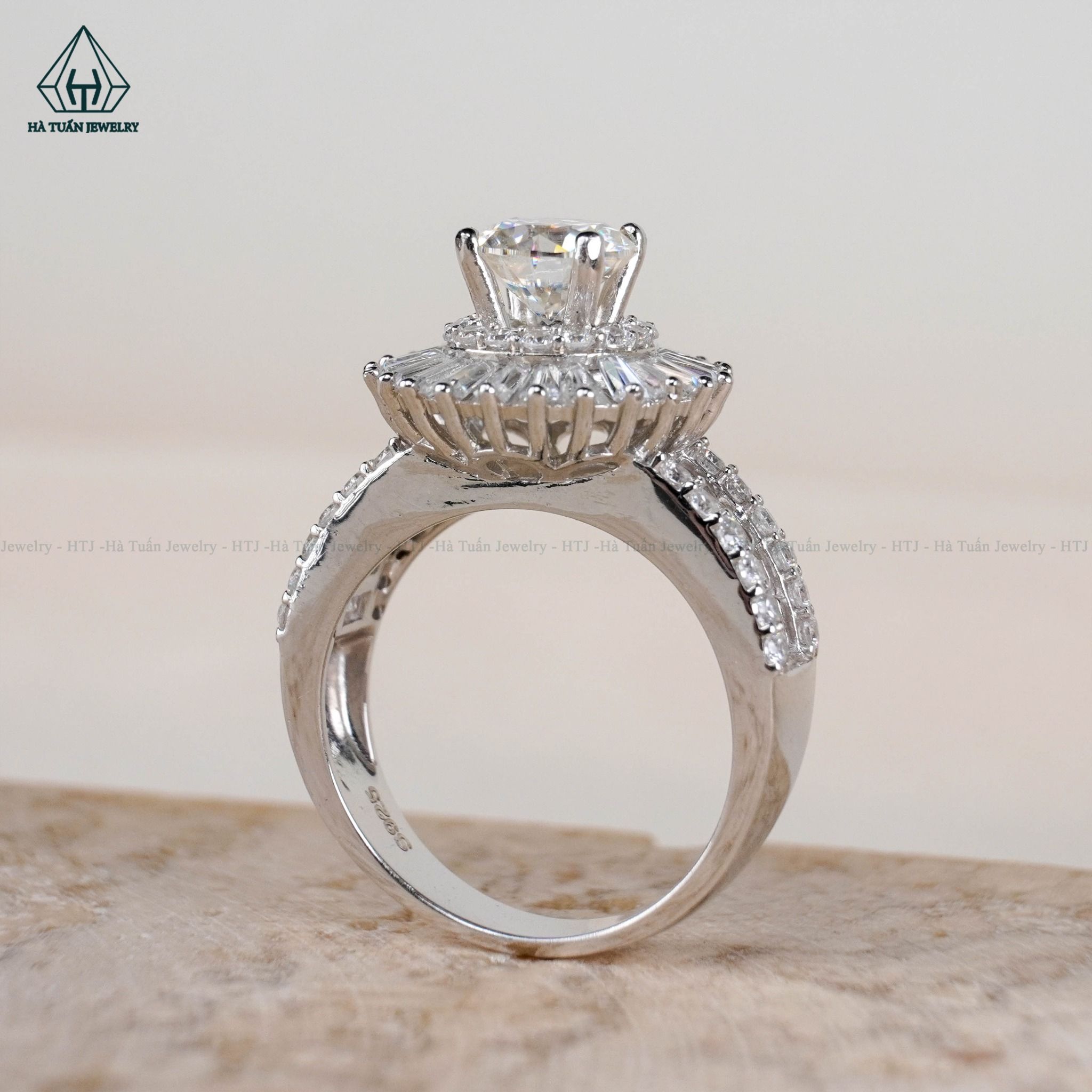 RX383 6.5mm Nhẫn nữ mặt tròn baguette