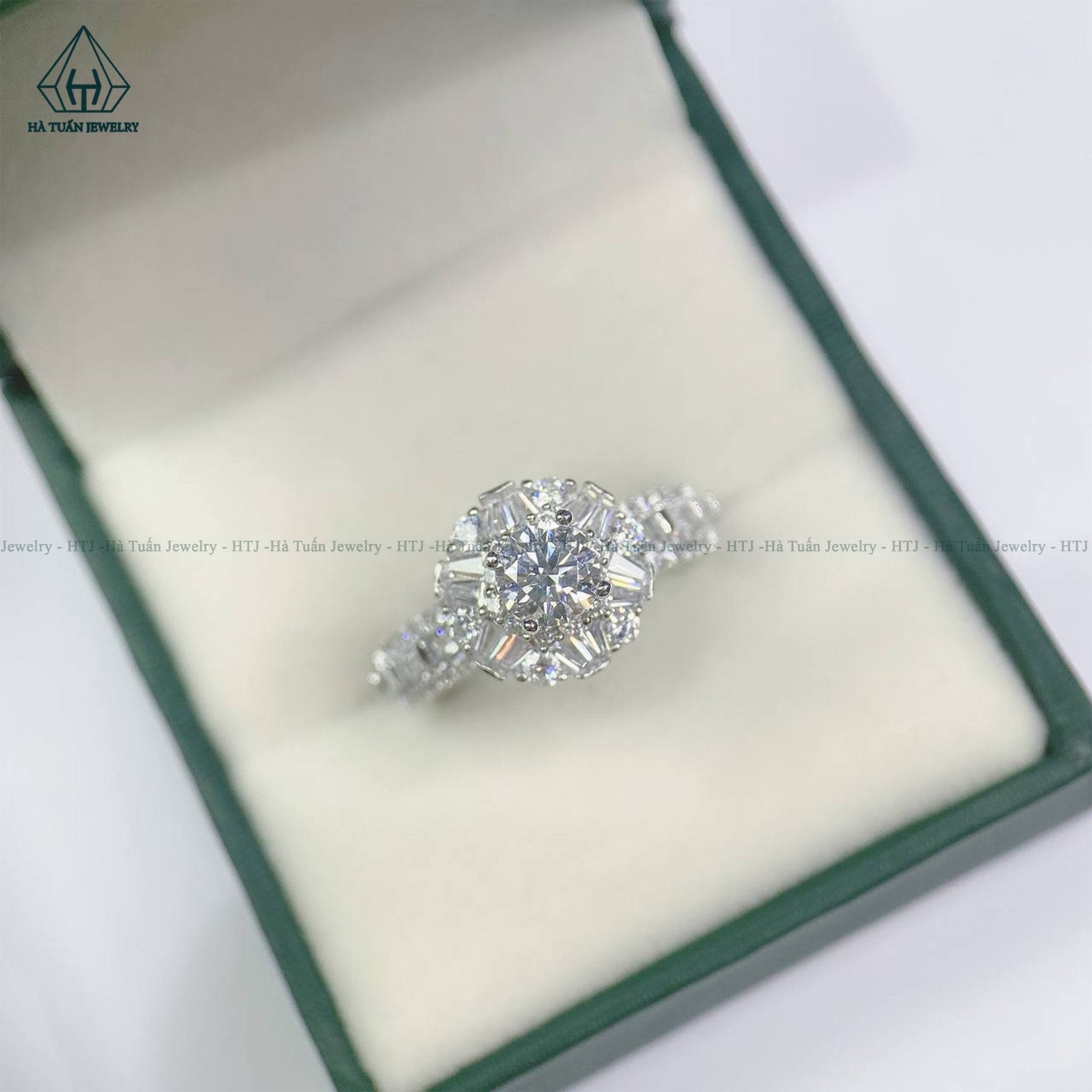RX319 5.4mm Nhẫn nữ phối tấm baguette + tròn