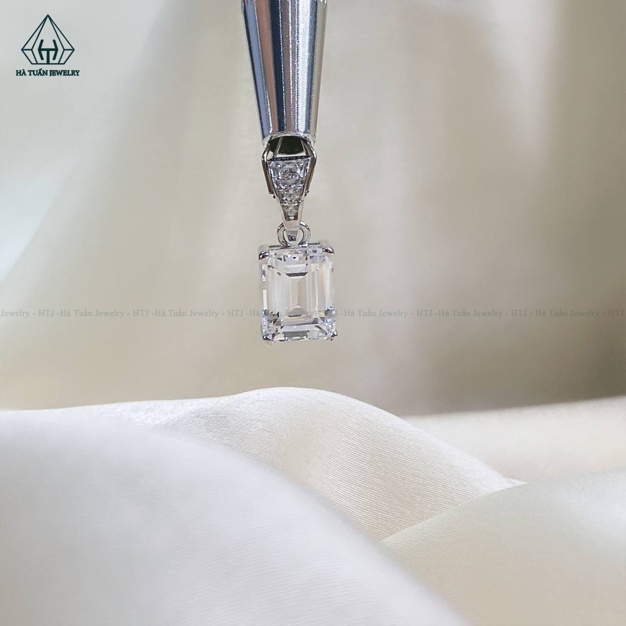 P384 Mặt dây chuyền emerald 9*7mm
