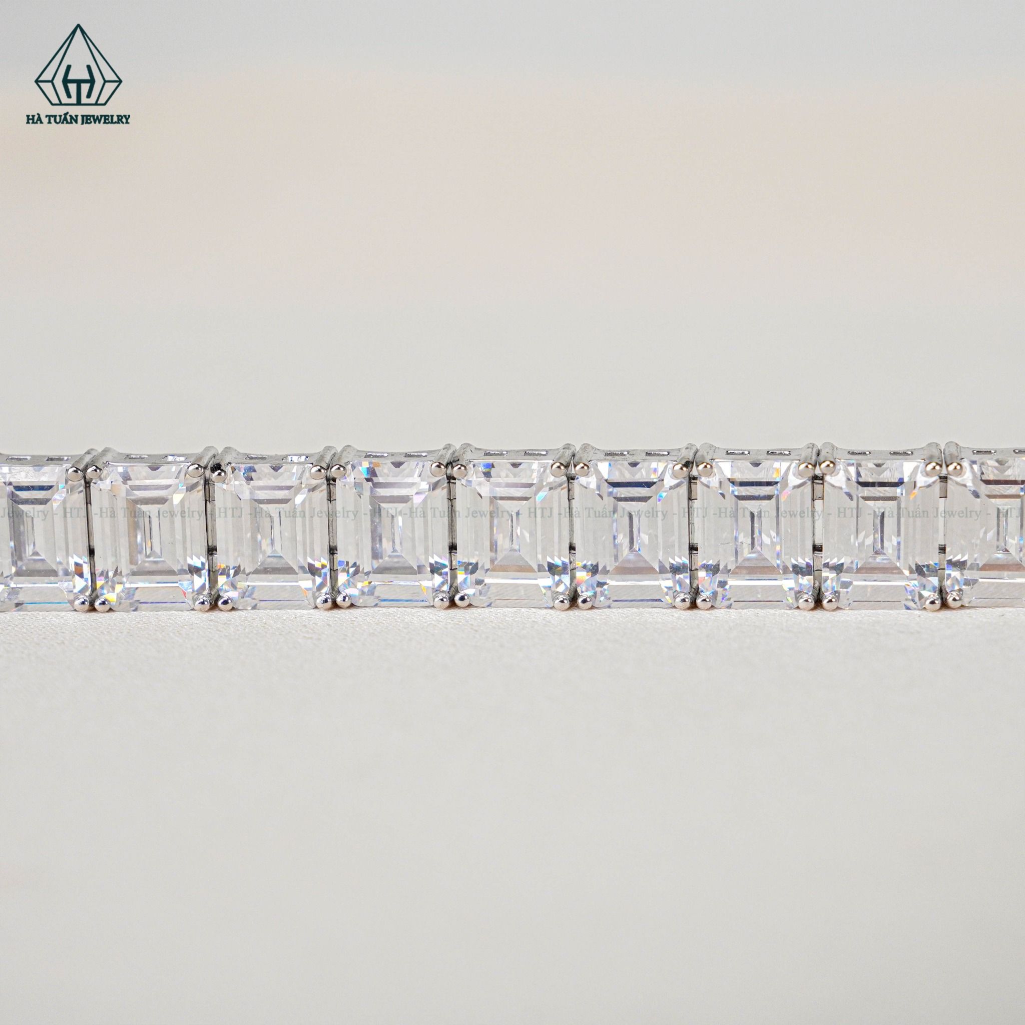 B862 Lắc tay Emerald 6x8 CZ