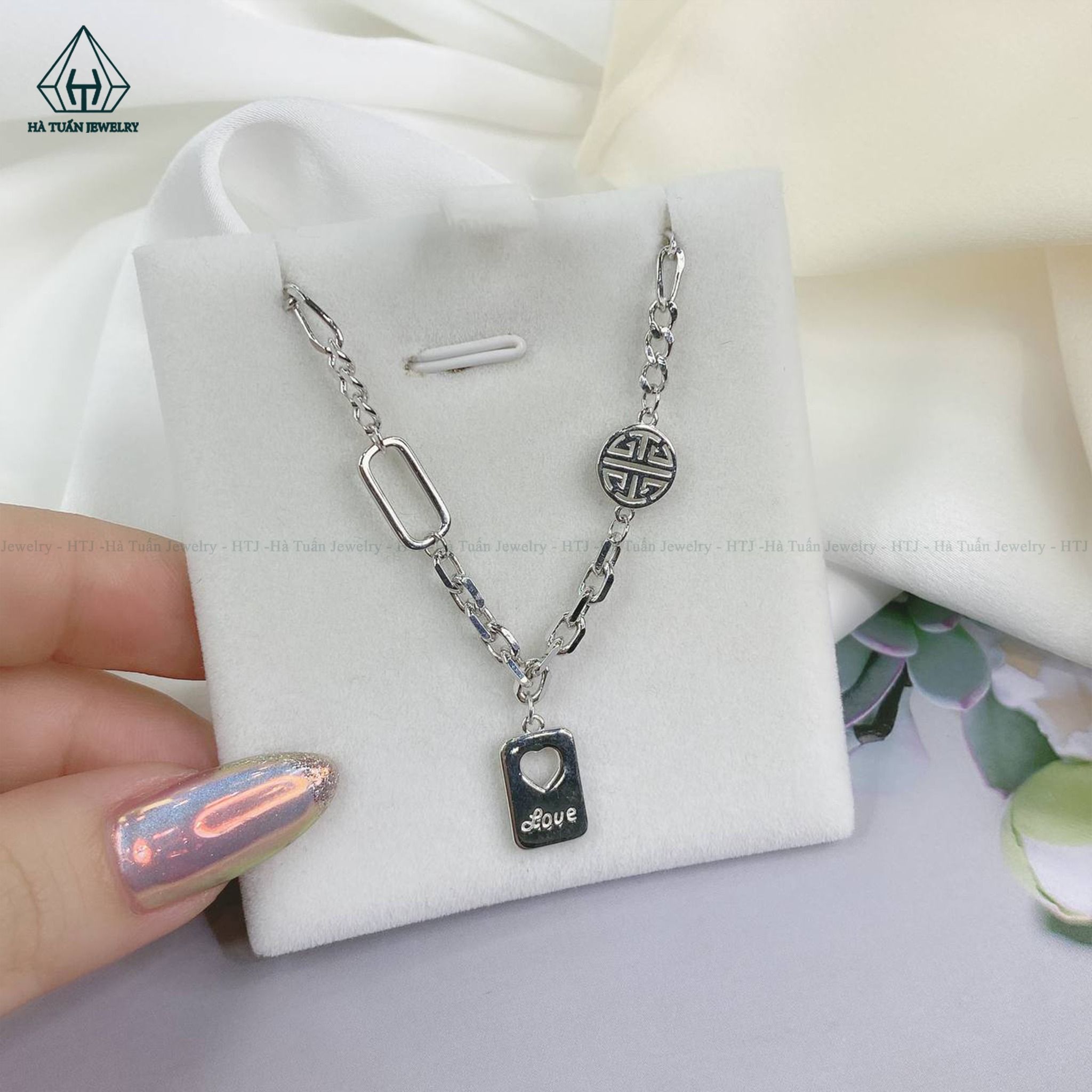 B812 Lắc tay tim