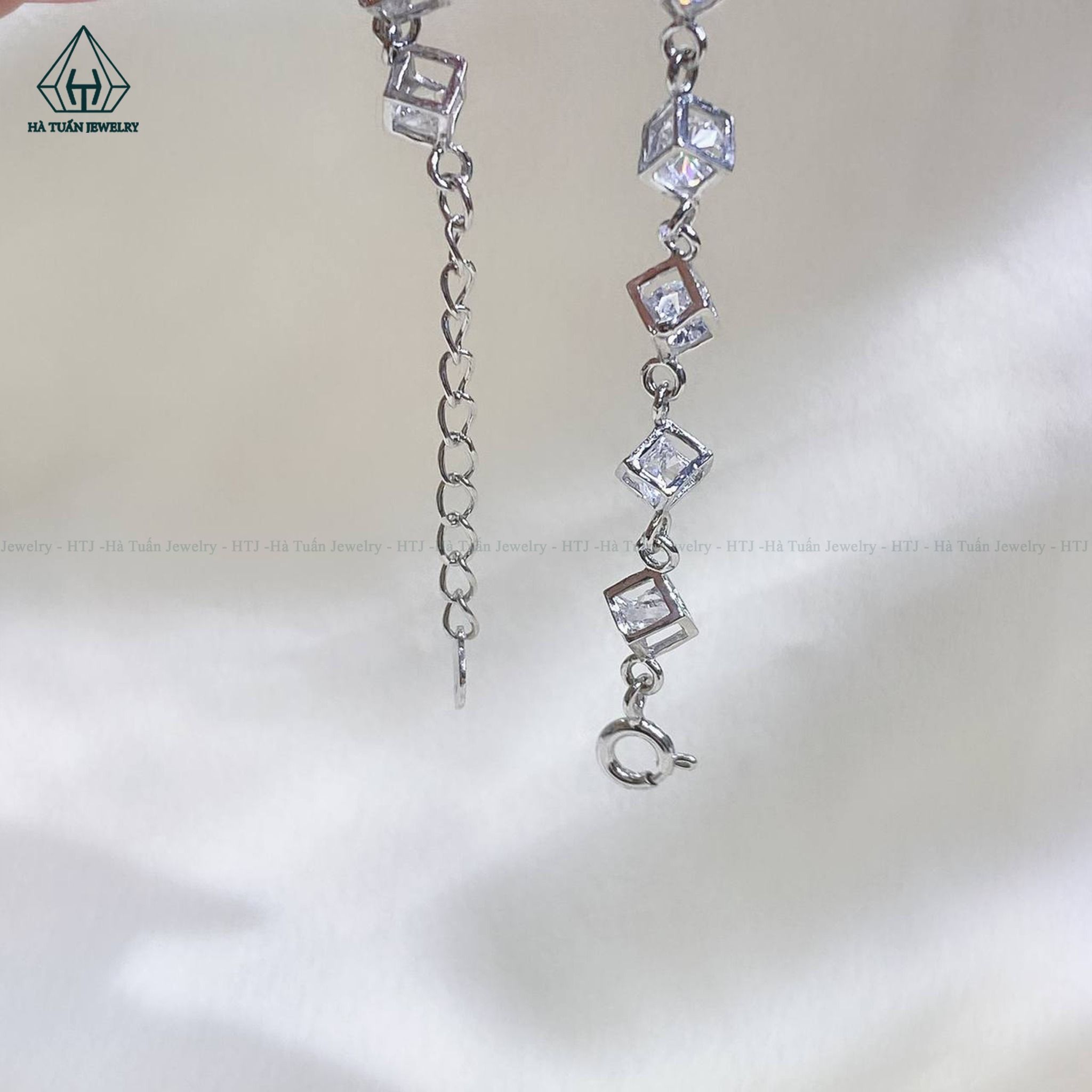 B875 lắc tay cube