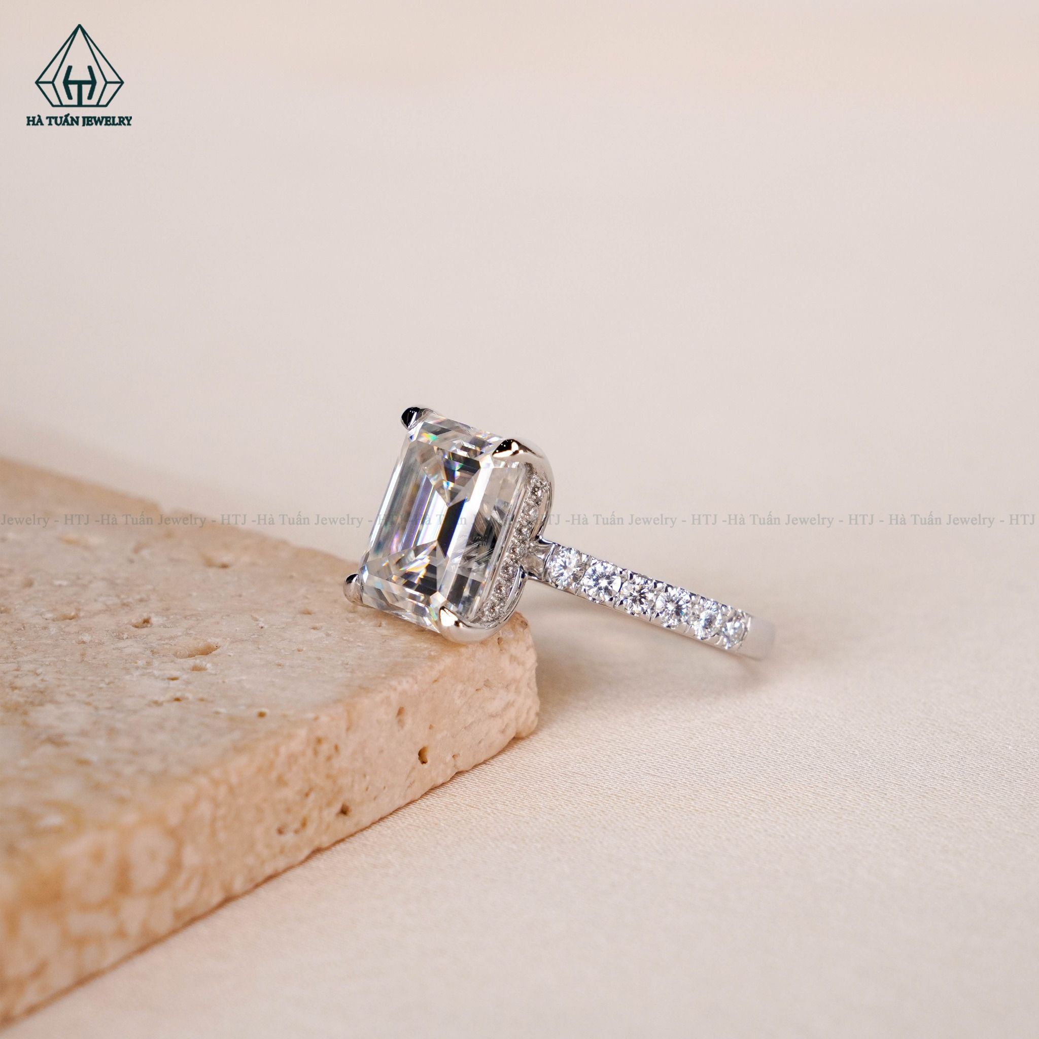 RG194 VT18K Emerald 9*11mm