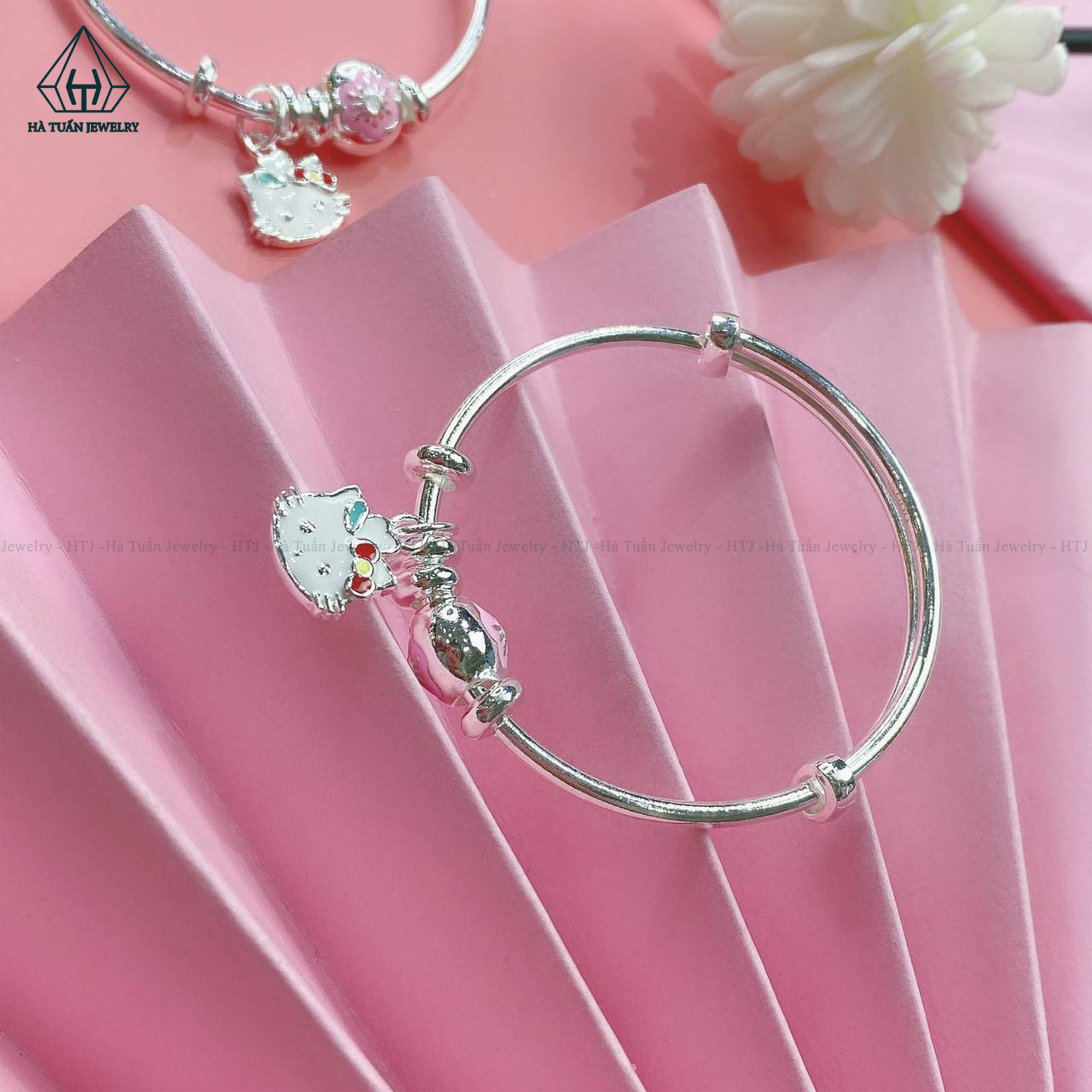 BGB110 Vòng cứng Hello Kitty hoa anh đào
