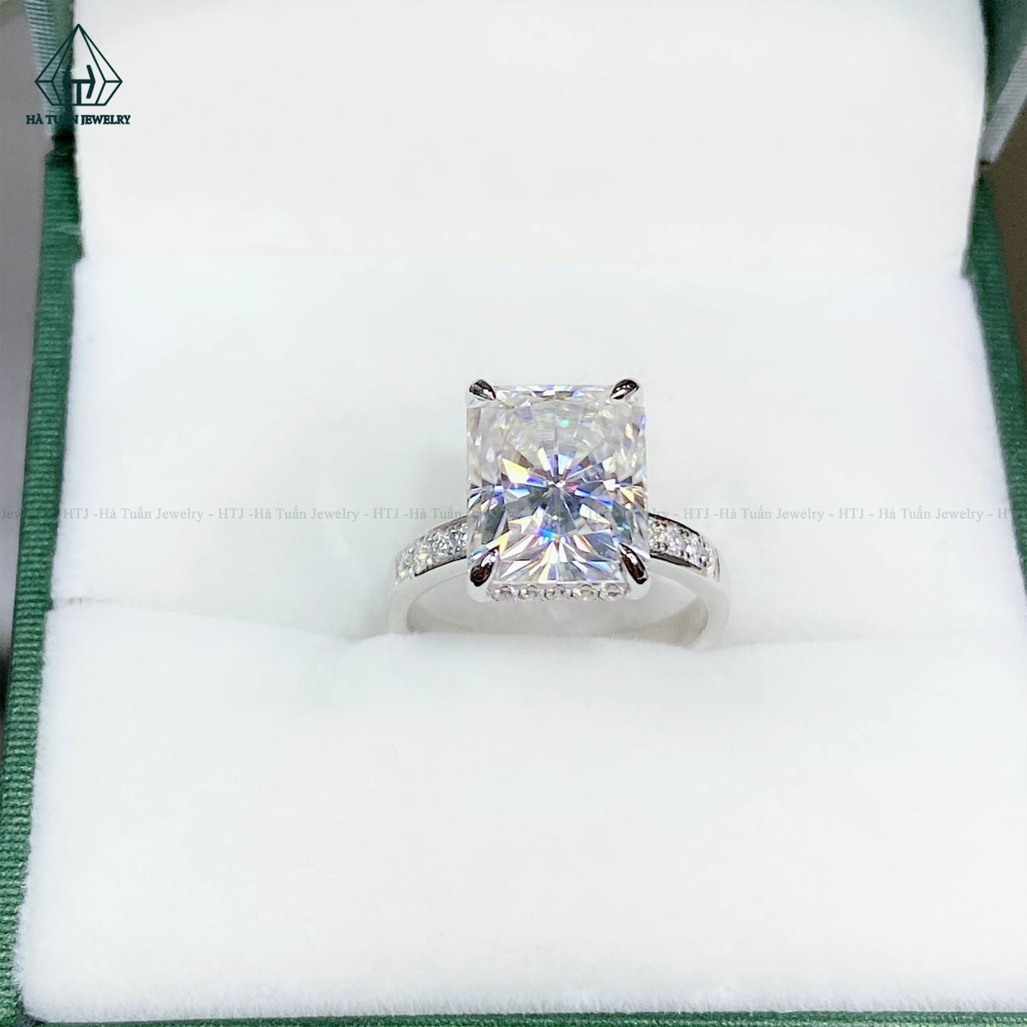 RG025 VT14K RADIANT (5.5ct) 9*11mm