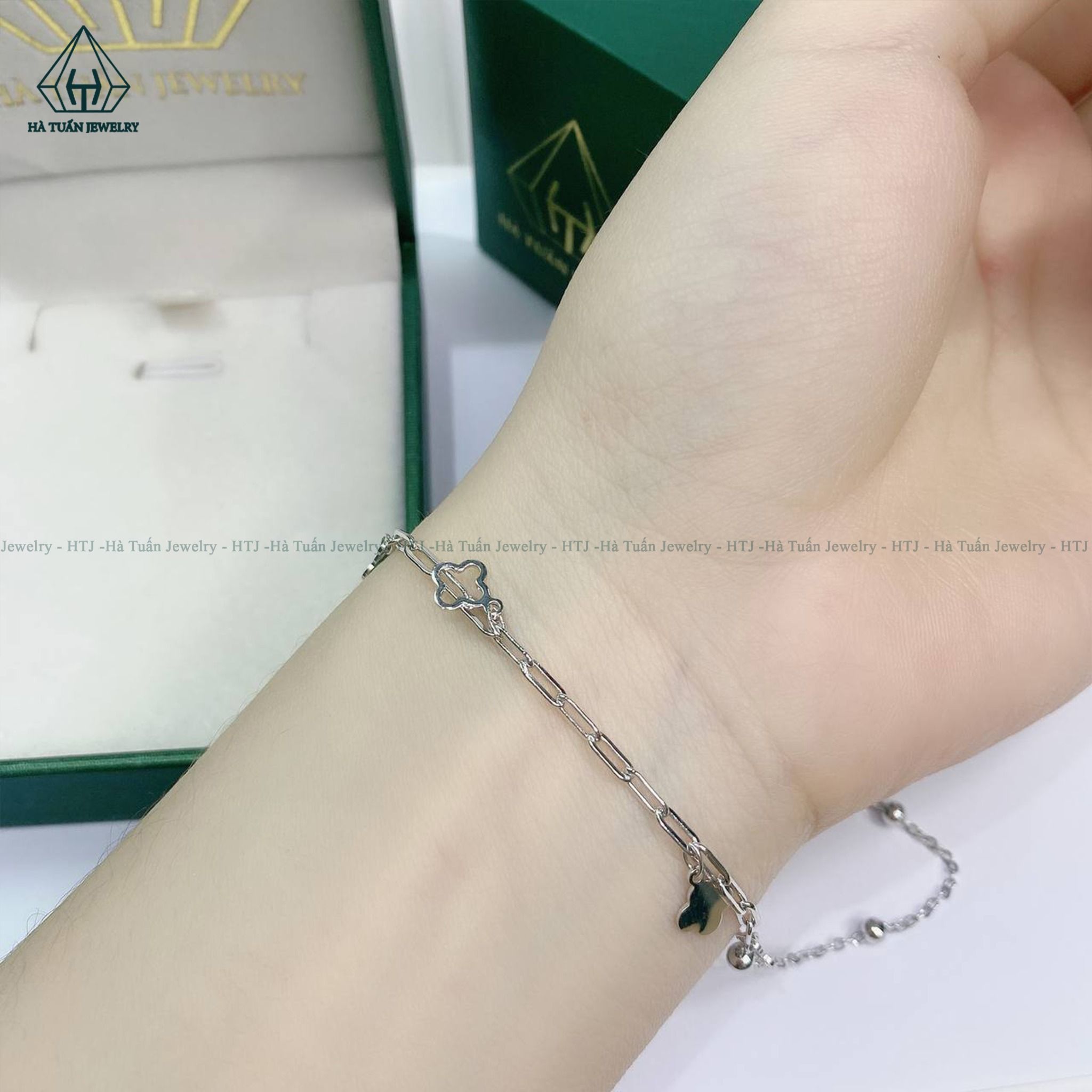 A355 Lắc chân hoa bốn cánh bi treo
