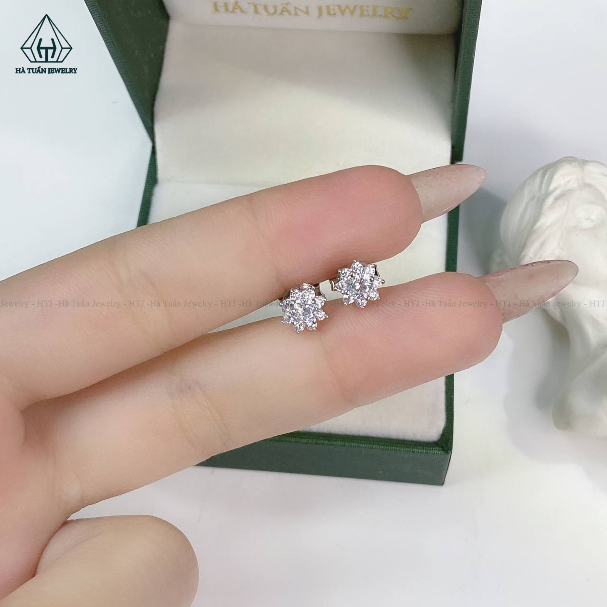 E940 Bông tai 8 cánh chuôi đẩy