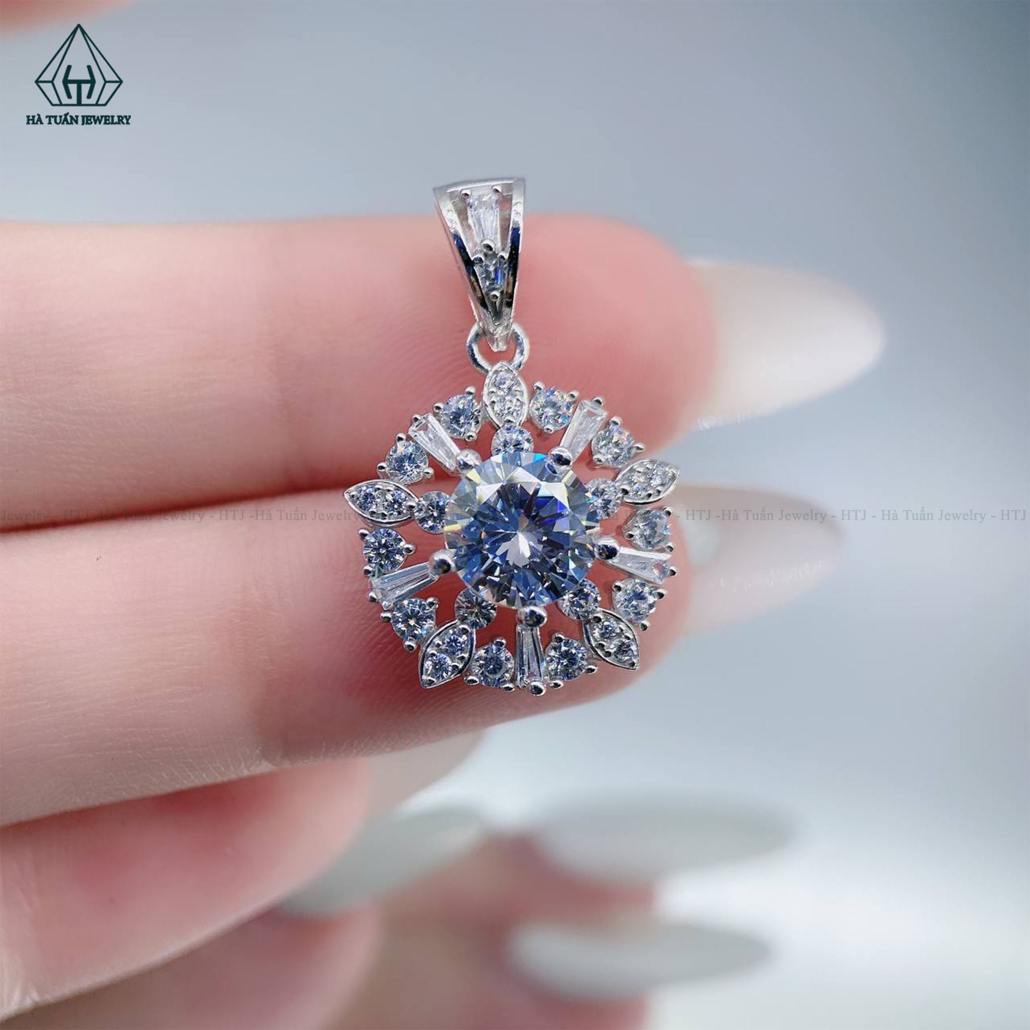 P343 Mặt dây viền tròn hoa