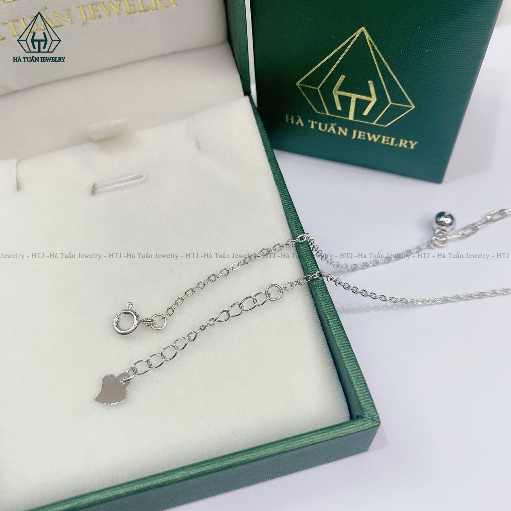 A352 Lắc chân ổ khoá trái tim