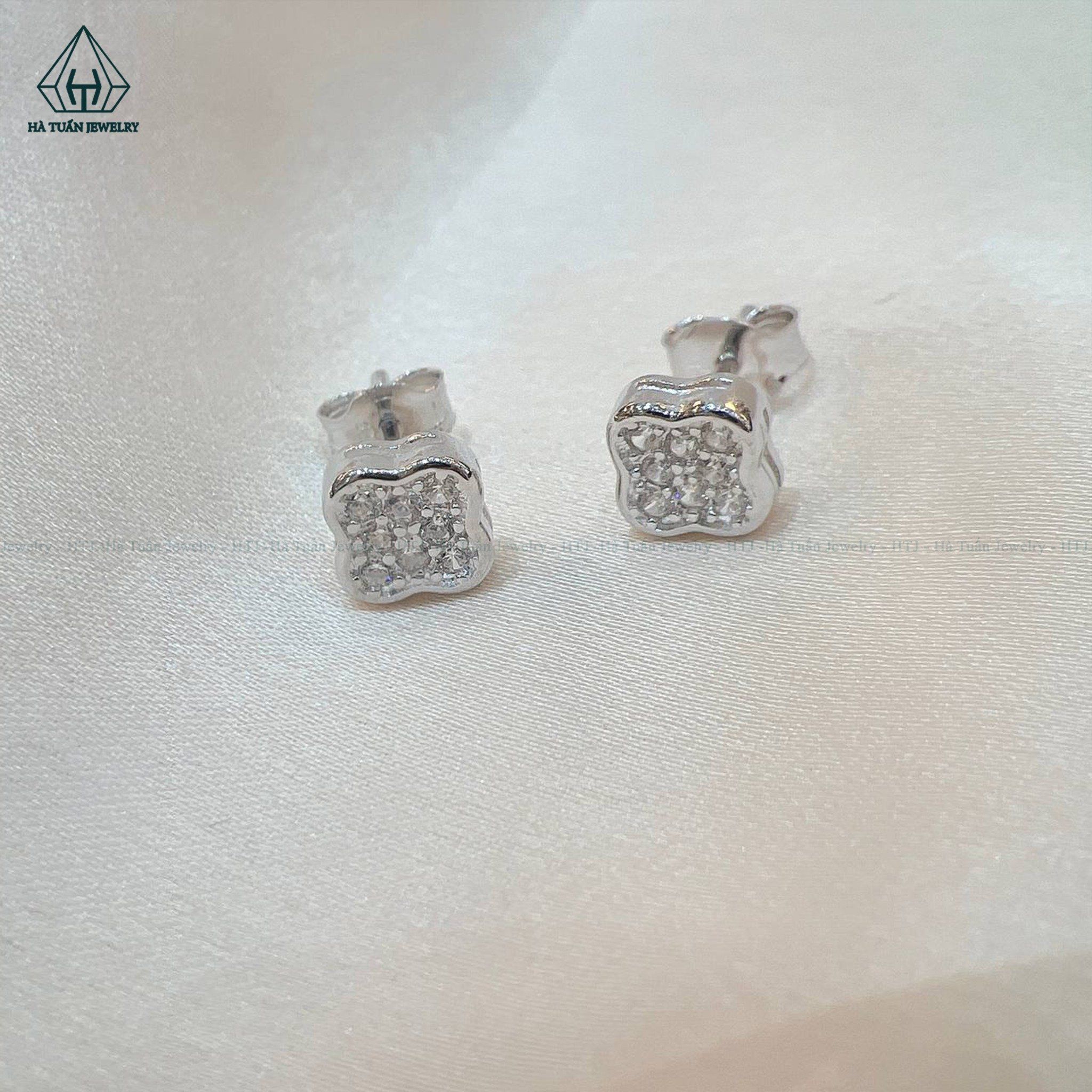 E007 Bông tai cỏ bốn lá