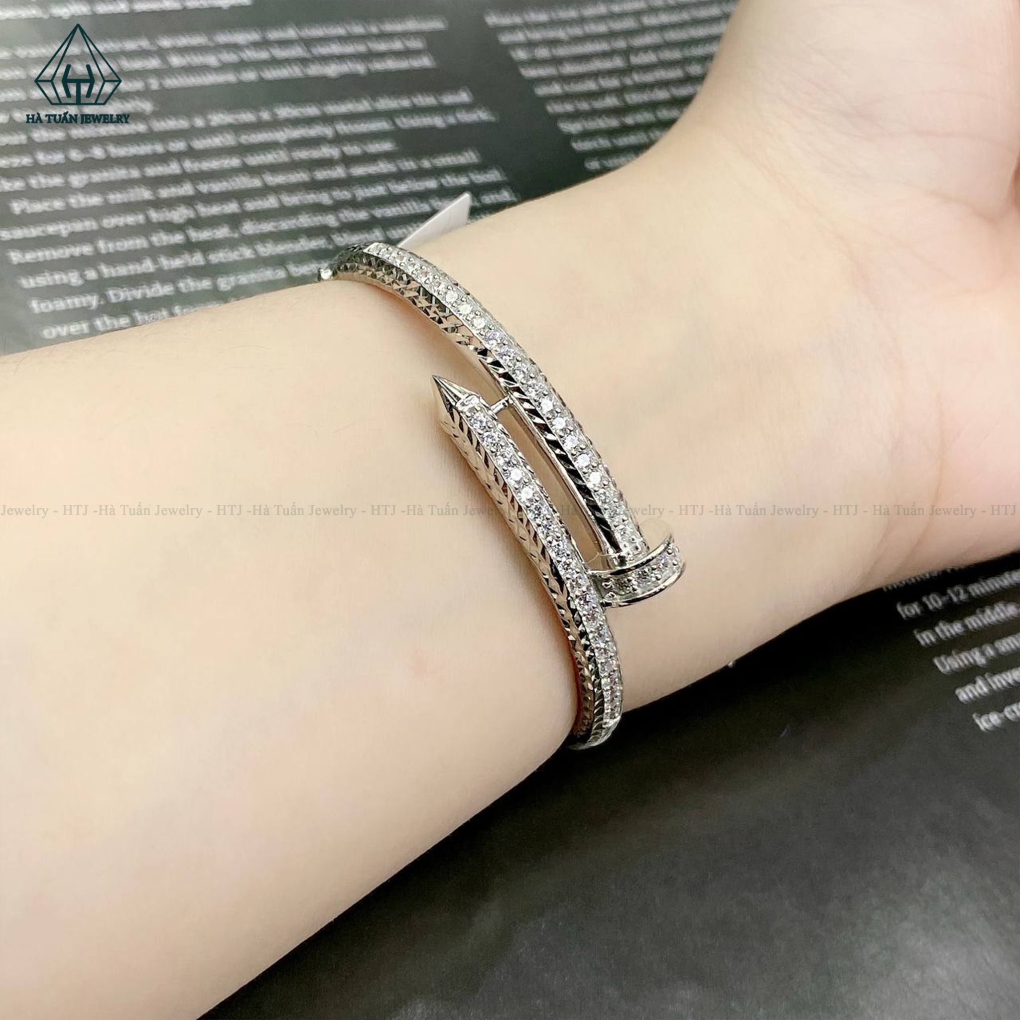 BGX175 Vòng đinh