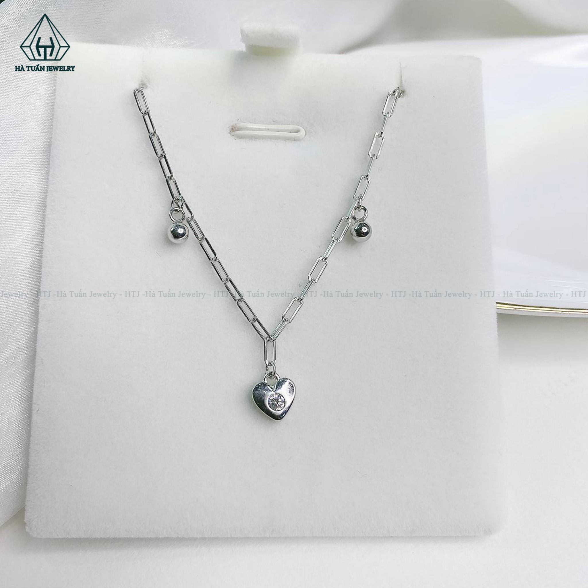 A385 Lắc chân tim