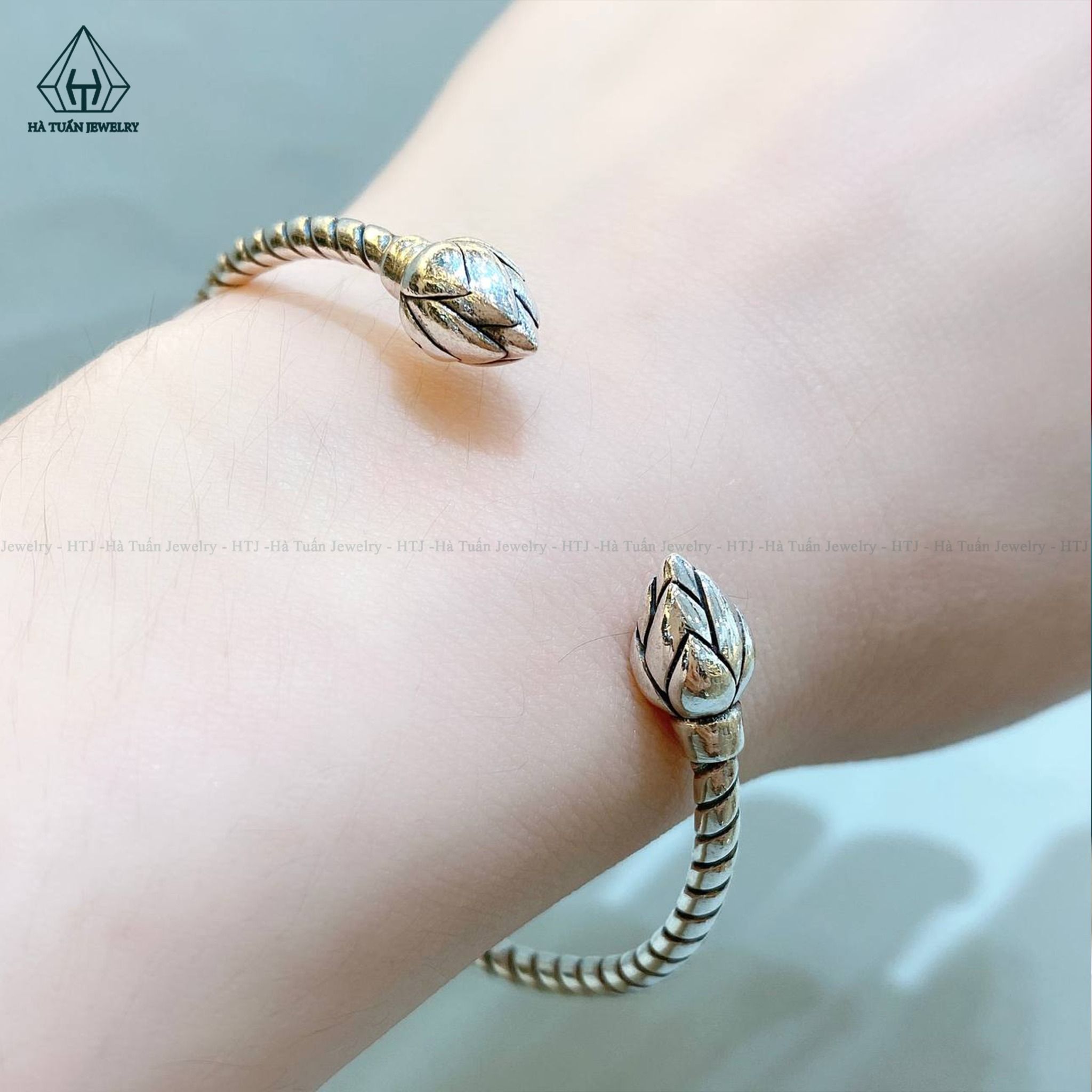 B920 Vòng cứng kim cô thái