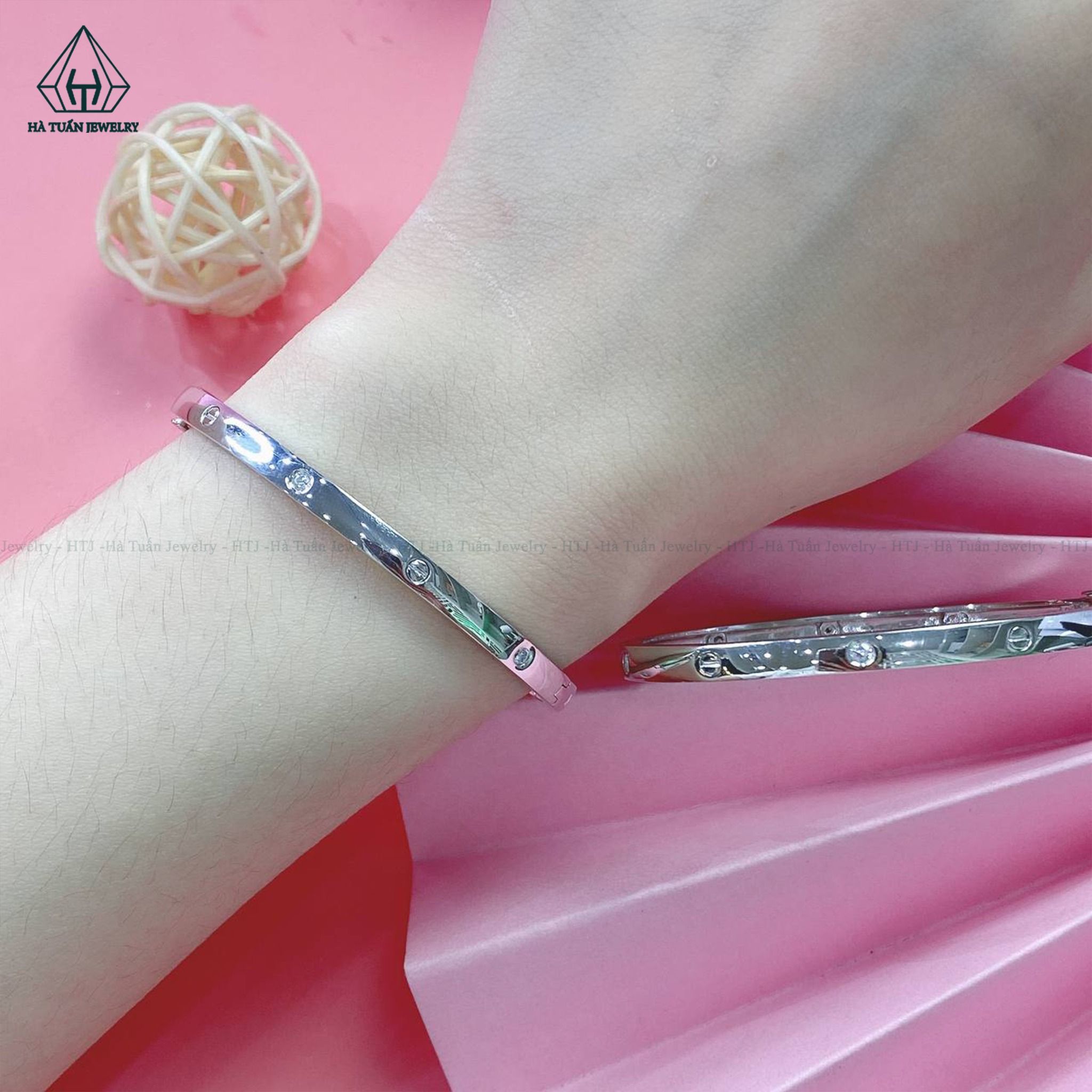 BGX160 Vòng cứng Cartier