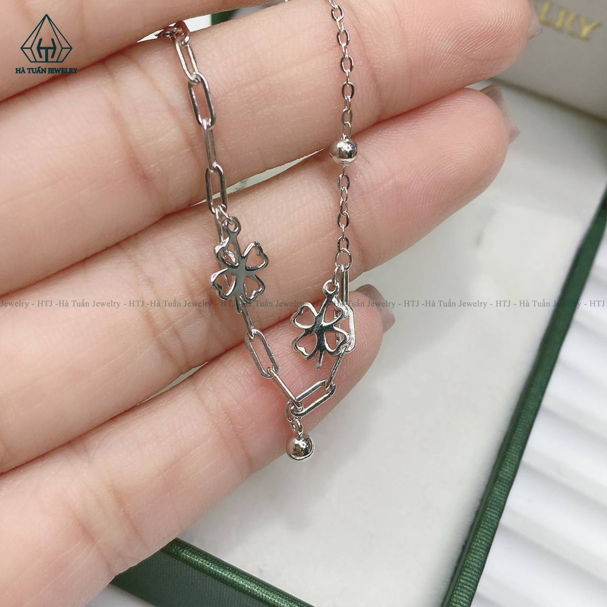A360 Lắc chân cỏ 4 lá
