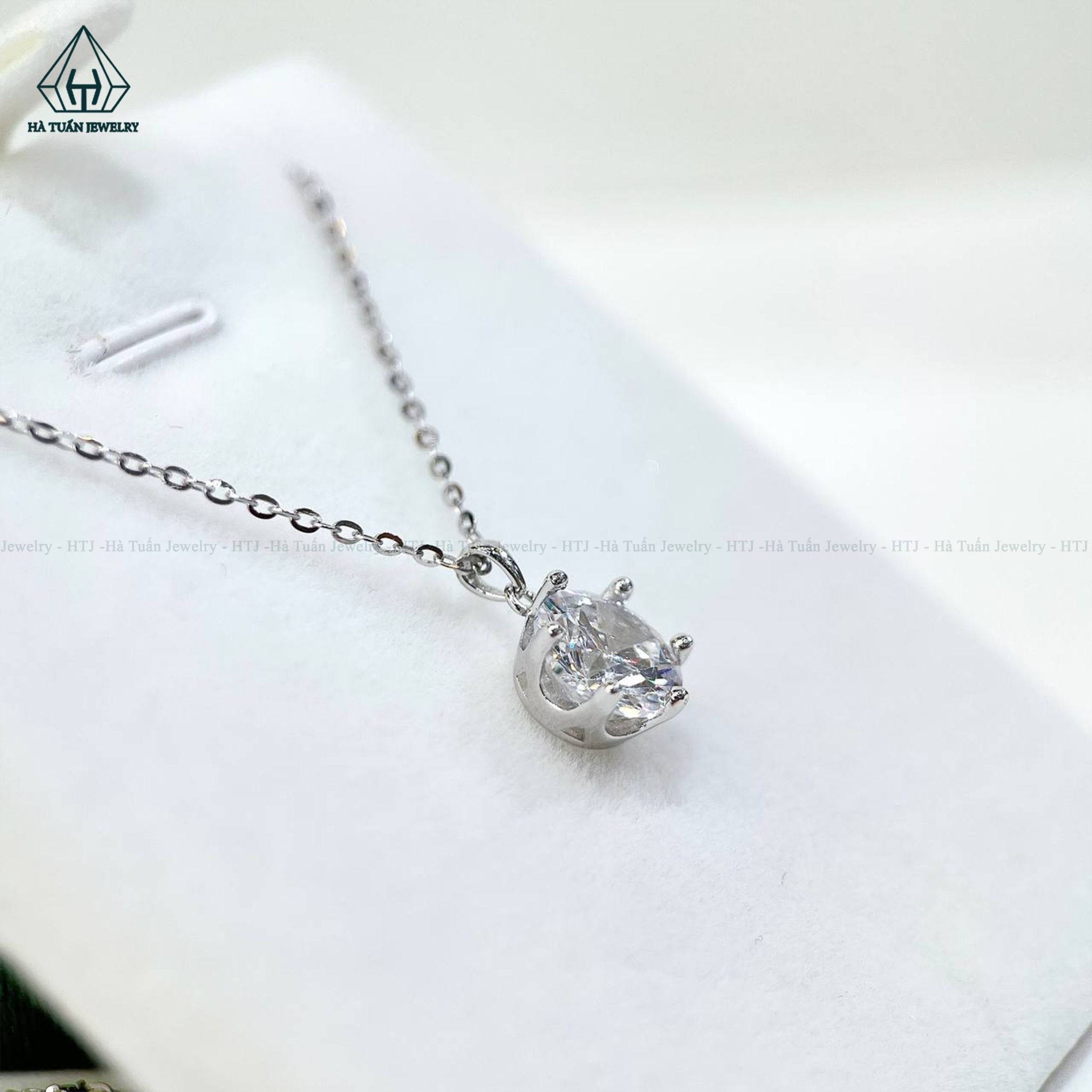 NX077 Dây mặt liền đá 8.1mm