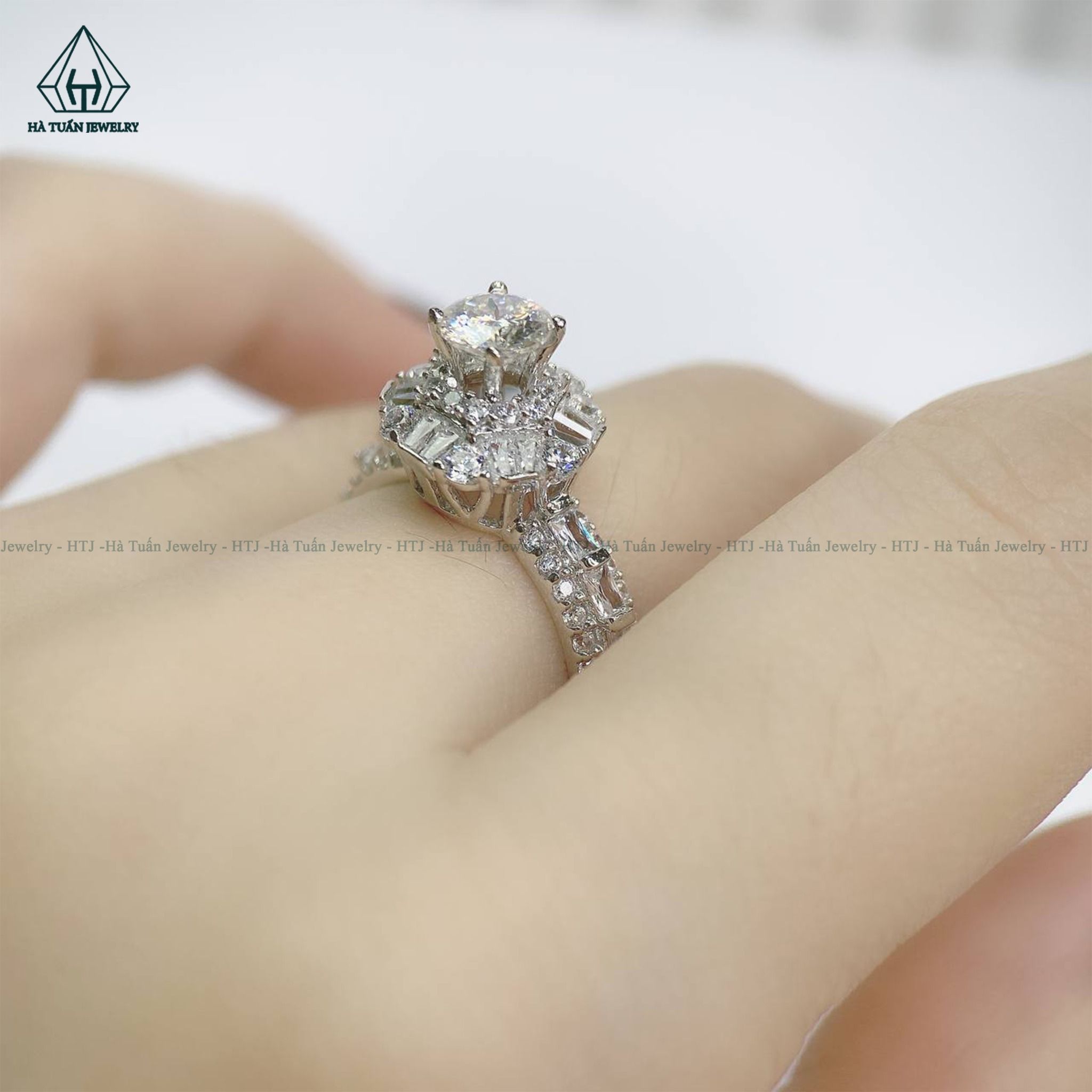 RX319 5.4mm Nhẫn nữ phối tấm baguette + tròn