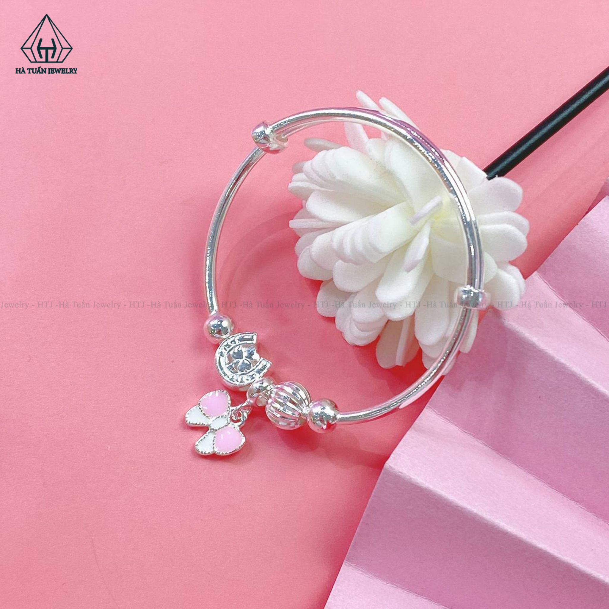 BGB109 Vòng cứng charm nơ rơi