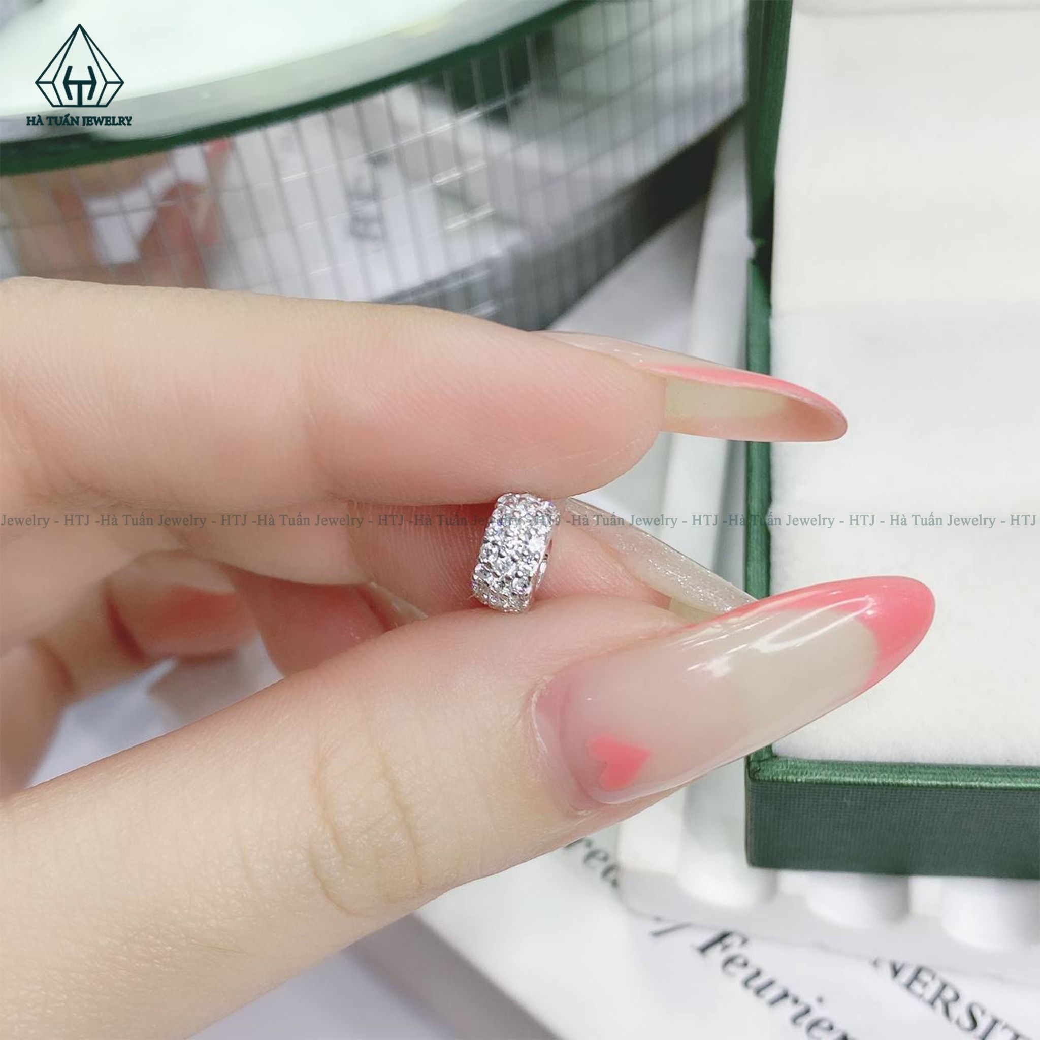 P352 Mặt dây chuyền vòng đá