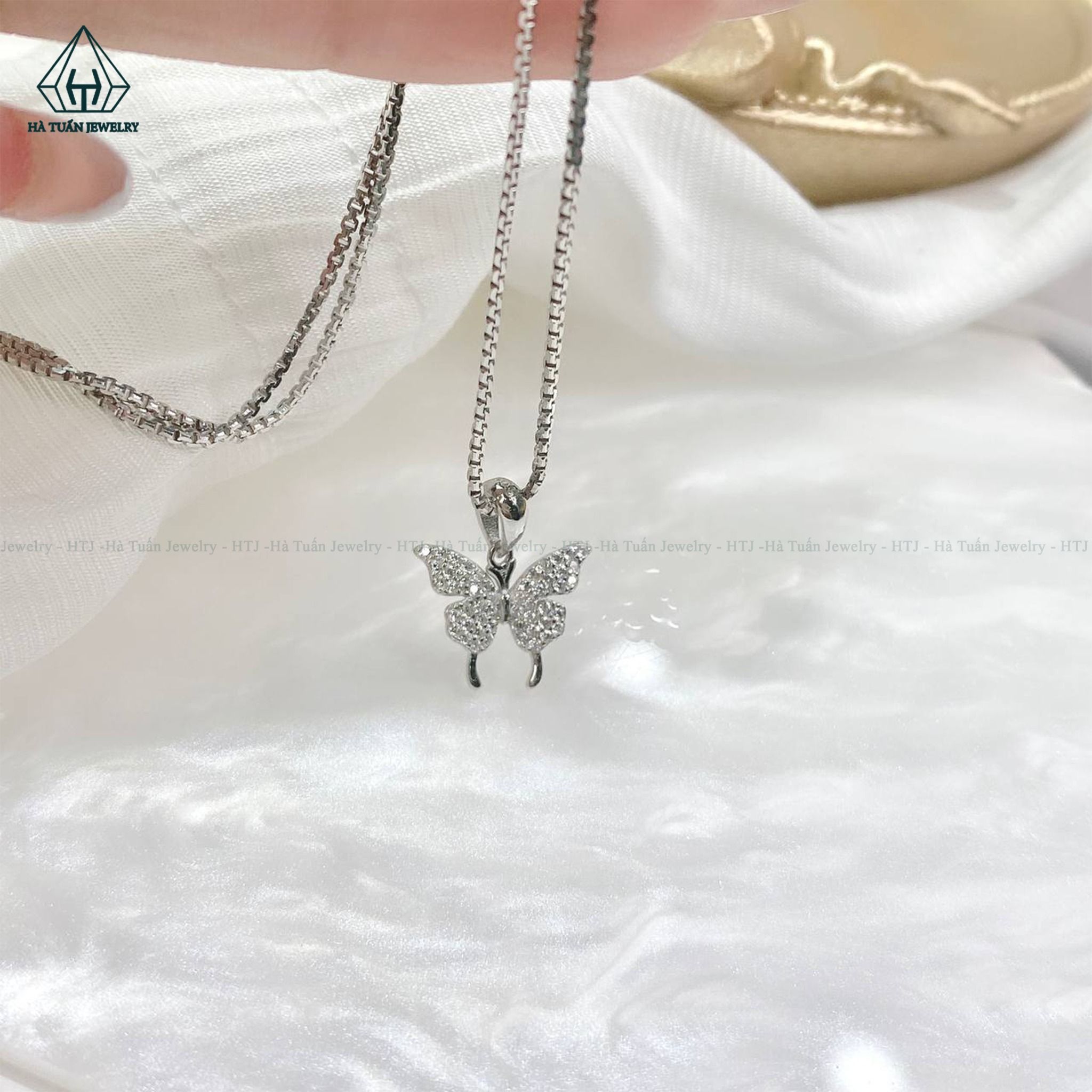 P365 Mặt dây bướm