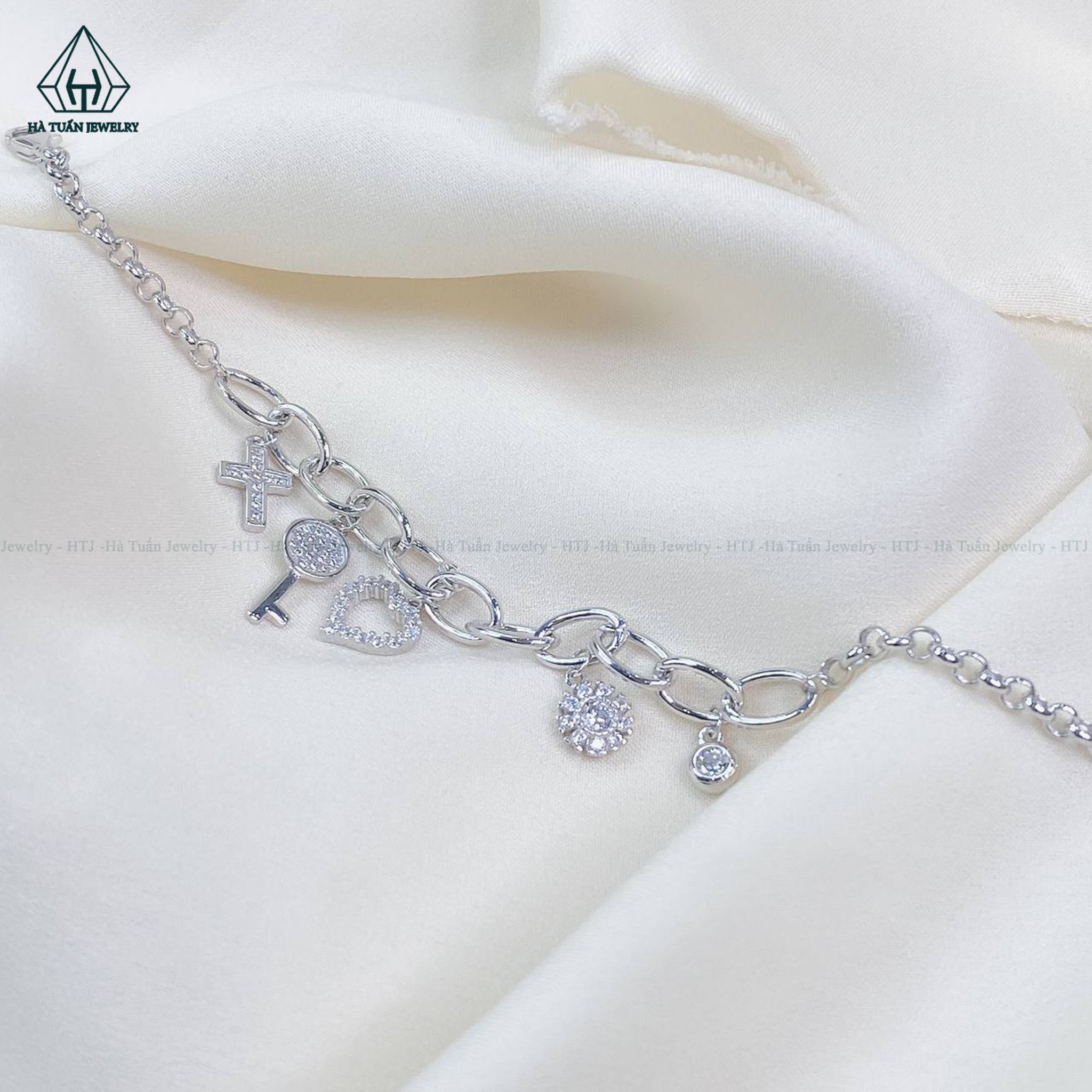 B840 Lắc tay xích charm ngẫu nhiên