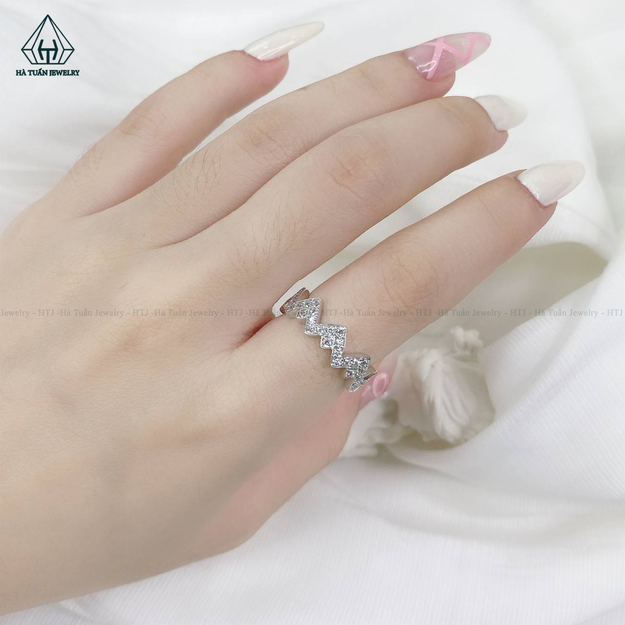 R919 Nhẫn vương miện