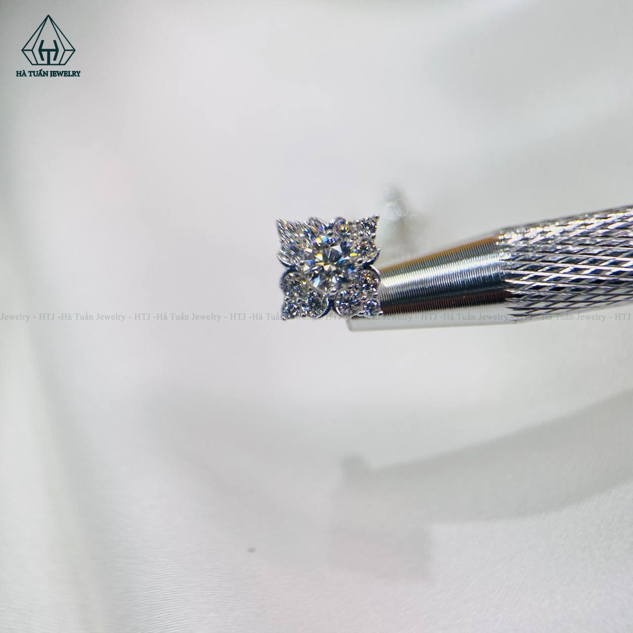 EX337 4.5mm Bông tai viền 4 cánh