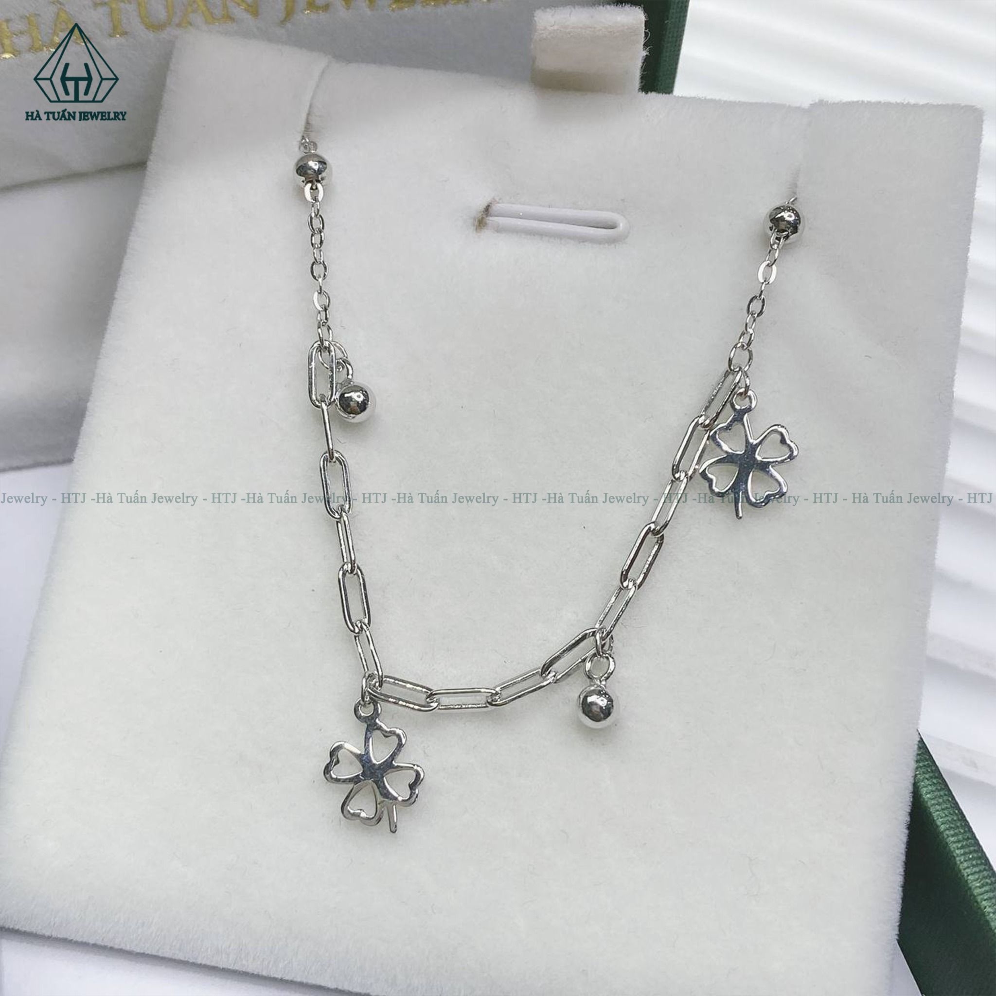 A360 Lắc chân cỏ 4 lá
