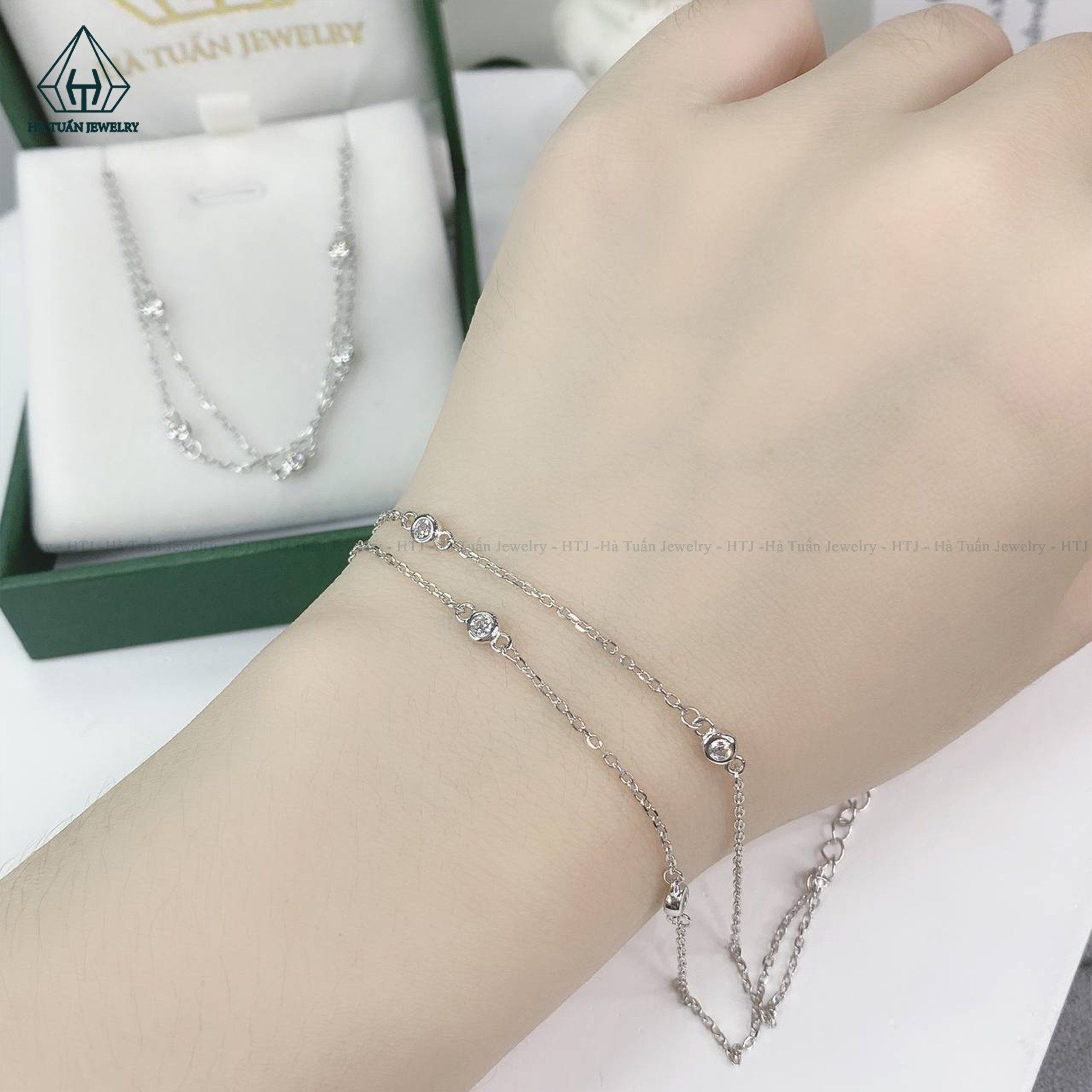 A366 Lắc chân đôi
