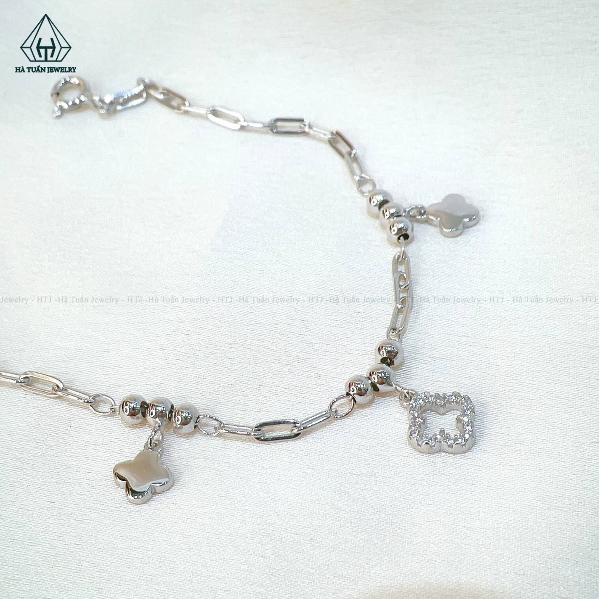 B836 Lắc tay charm